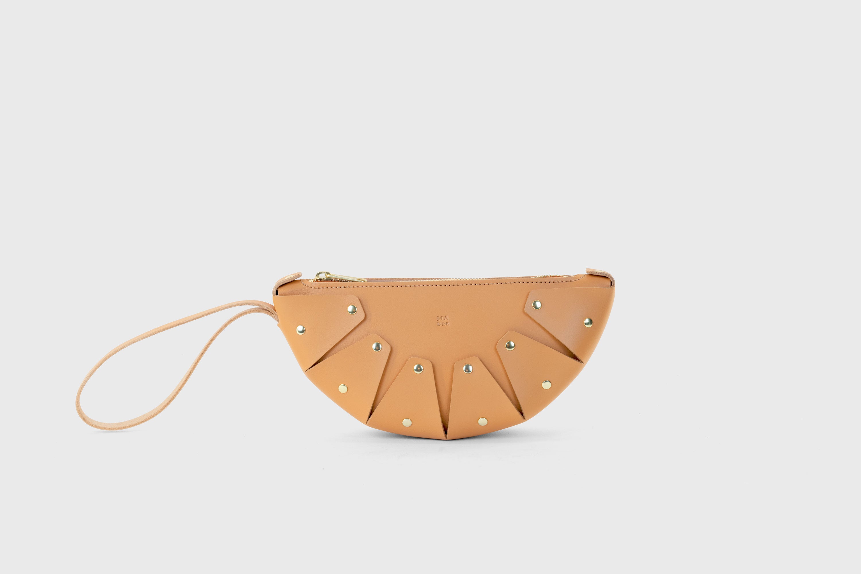 Juno Leather Bag Brown Vegetable Tanned Full Grain Spain Brass Rivets Design Minimalist Half Moon Circle Round Zipper Pouch Handbag Clutch Bag Atelier Madre Manuel Dreesmann Barcelona