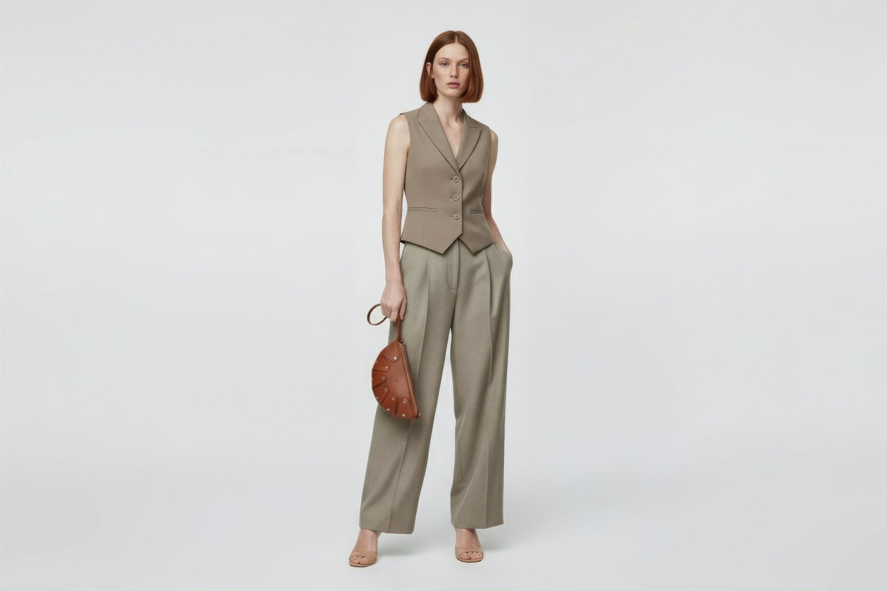 Juno Leather Bag Dark Brown On A Model Vegetable Tanned Full Grain Spain Brass Rivets Design Minimalist Half Moon Circle Round Zipper Pouch Handbag Clutch Bag Atelier Madre Manuel Dreesmann Barcelona