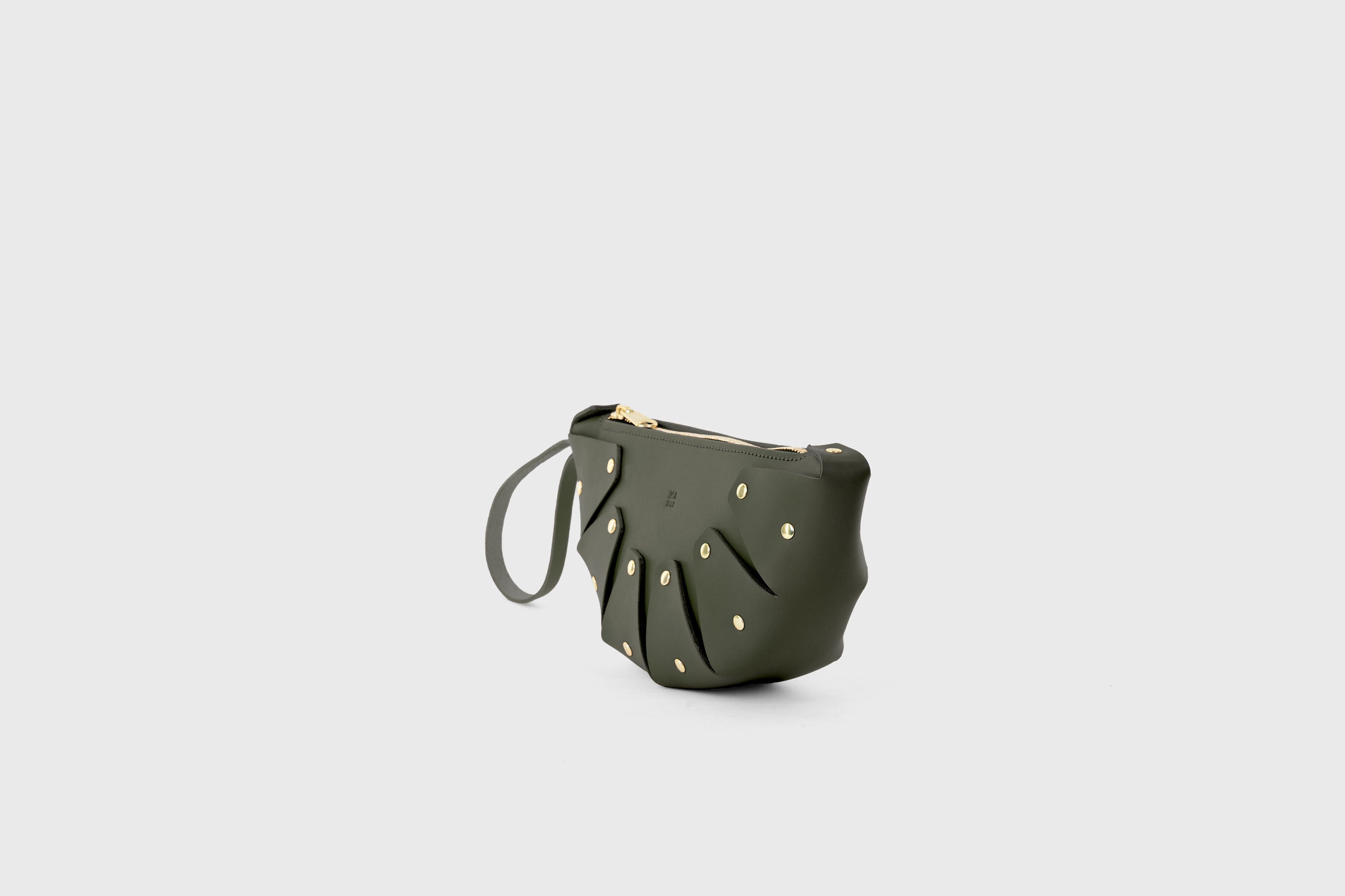Juno Leather Bag Olive Green Color Vegetable Tanned Full Grain Spain Brass Rivets Design Minimalist Half Moon Circle Round Zipper Pouch Handbag Clutch Bag Atelier Madre Manuel Dreesmann Barcelona