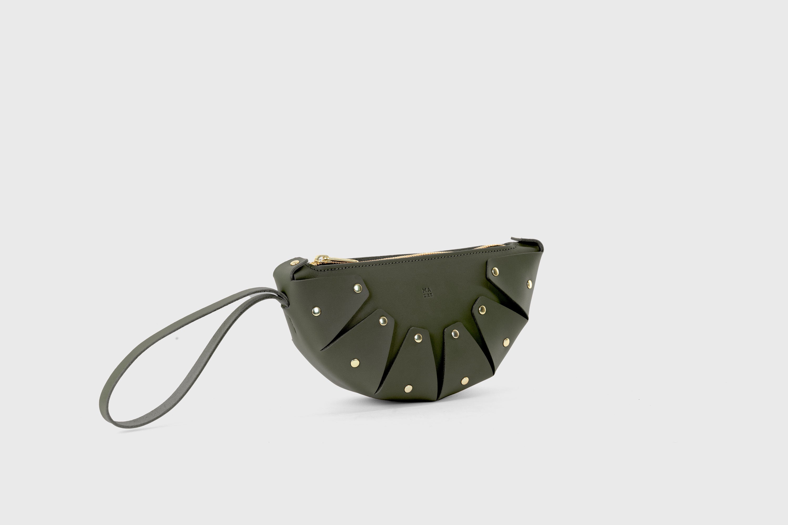 Juno Leather Bag Olive Green Color Vegetable Tanned Full Grain Spain Brass Rivets Design Minimalist Half Moon Circle Round Zipper Pouch Handbag Clutch Bag Atelier Madre Manuel Dreesmann Barcelona