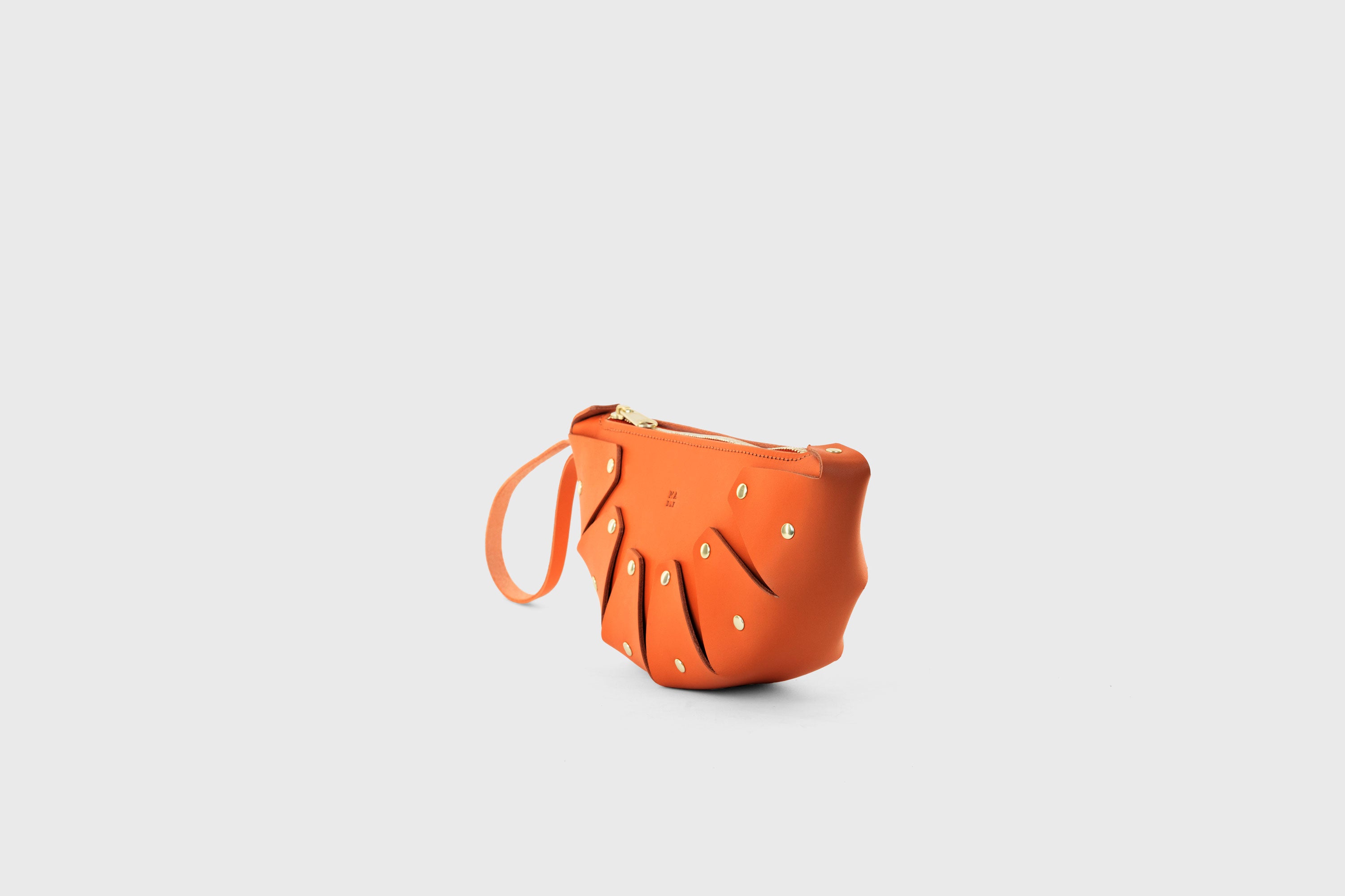 Juno Leather Bag Orange Color Vegetable Tanned Full Grain Spain Brass Rivets Design Minimalist Half Moon Circle Round Zipper Pouch Handbag Clutch Bag Atelier Madre Manuel Dreesmann Barcelona