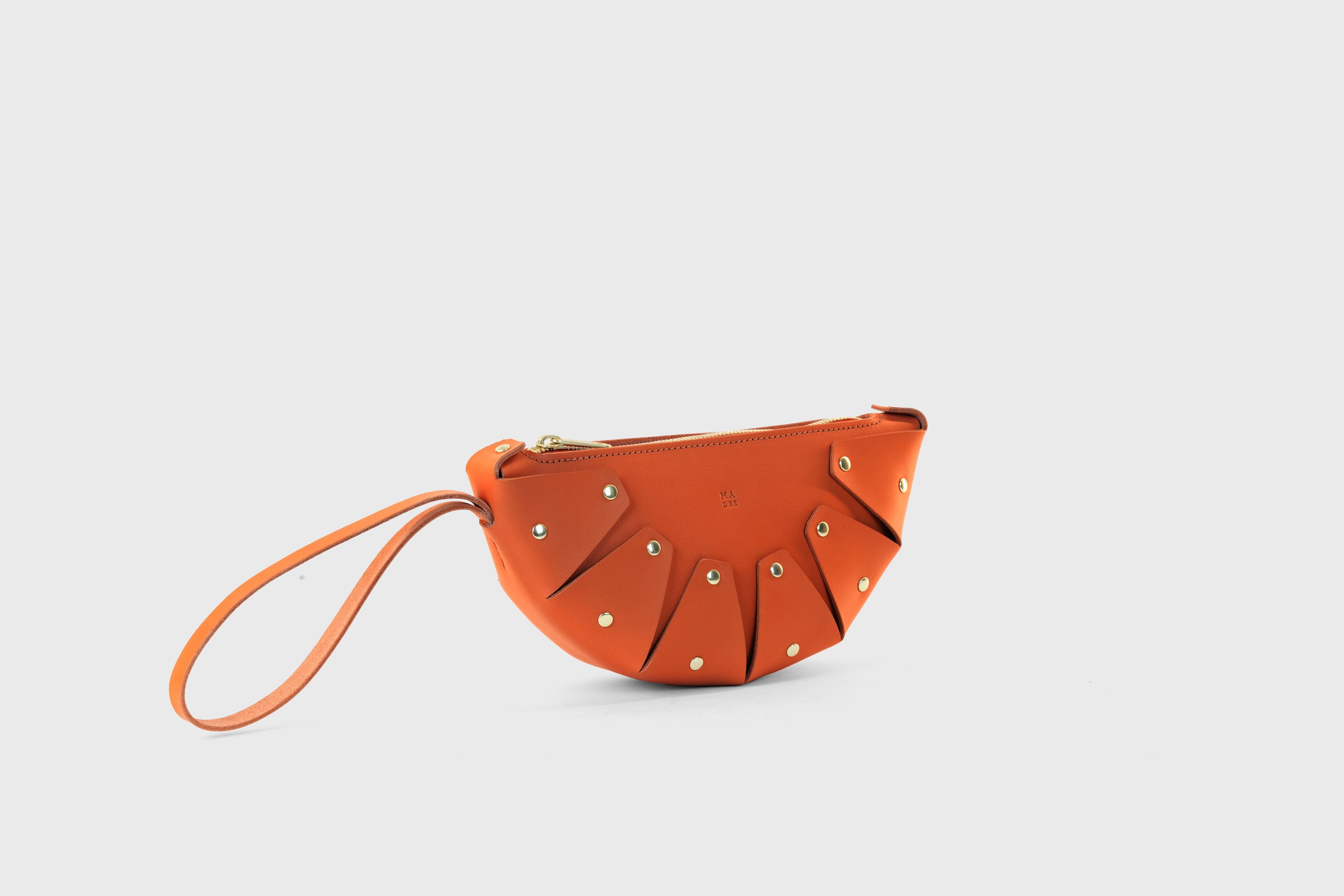 Juno Leather Bag Orange Color Vegetable Tanned Full Grain Spain Brass Rivets Design Minimalist Half Moon Circle Round Zipper Pouch Handbag Clutch Bag Atelier Madre Manuel Dreesmann Barcelona