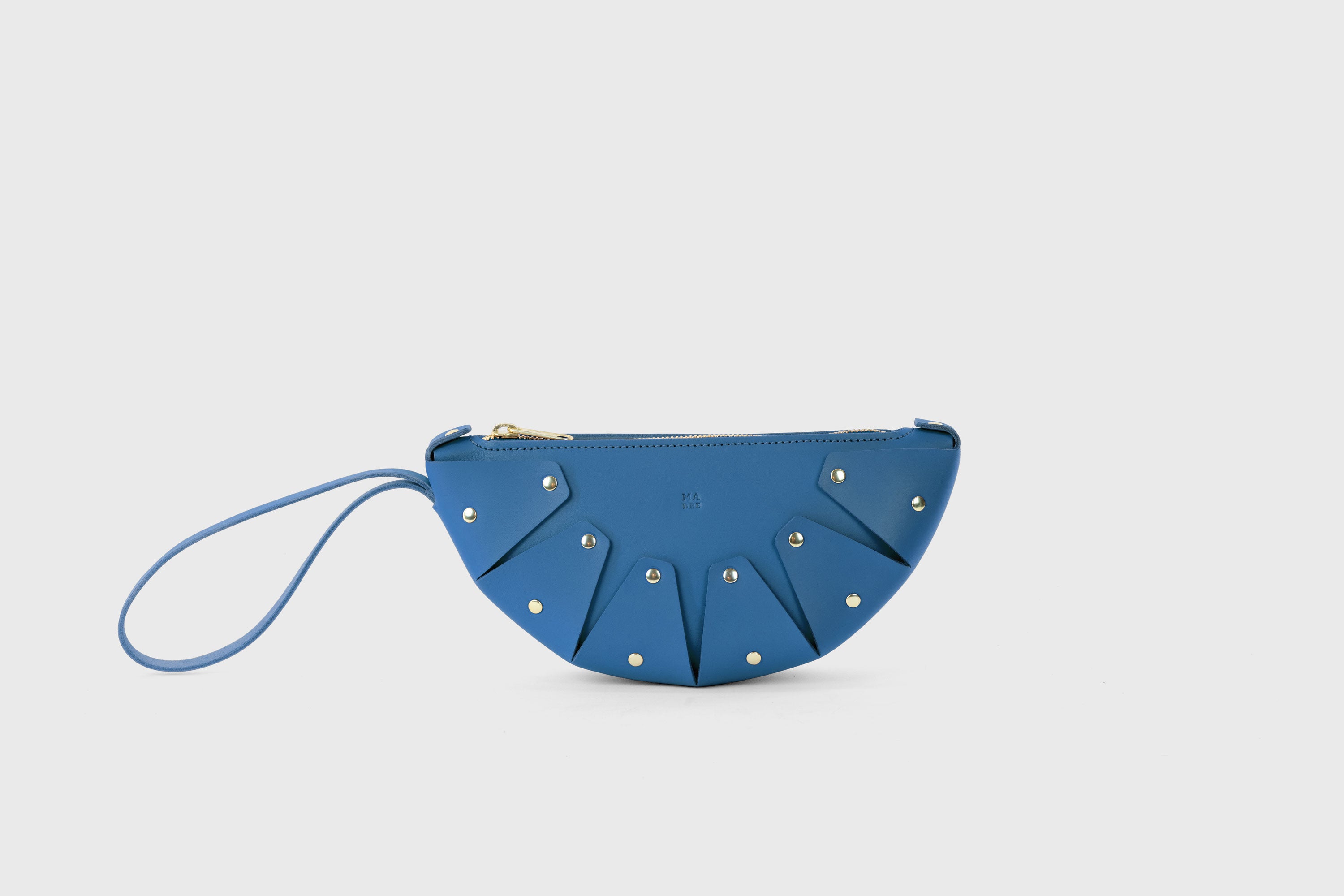 Juno Leather Bag Royal Blue Color Vegetable Tanned Full Grain Spain Brass Rivets Design Minimalist Half Moon Circle Round Zipper Pouch Handbag Clutch Bag Atelier Madre Manuel Dreesmann Barcelona