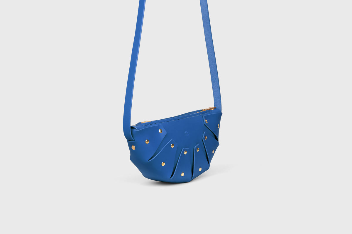 Juno Royal Blue Colour Leather Vegetable Tanned Modern Minimal Design Premium Quality Atelier Madre Manuel Dreesmann Barcelona 4
