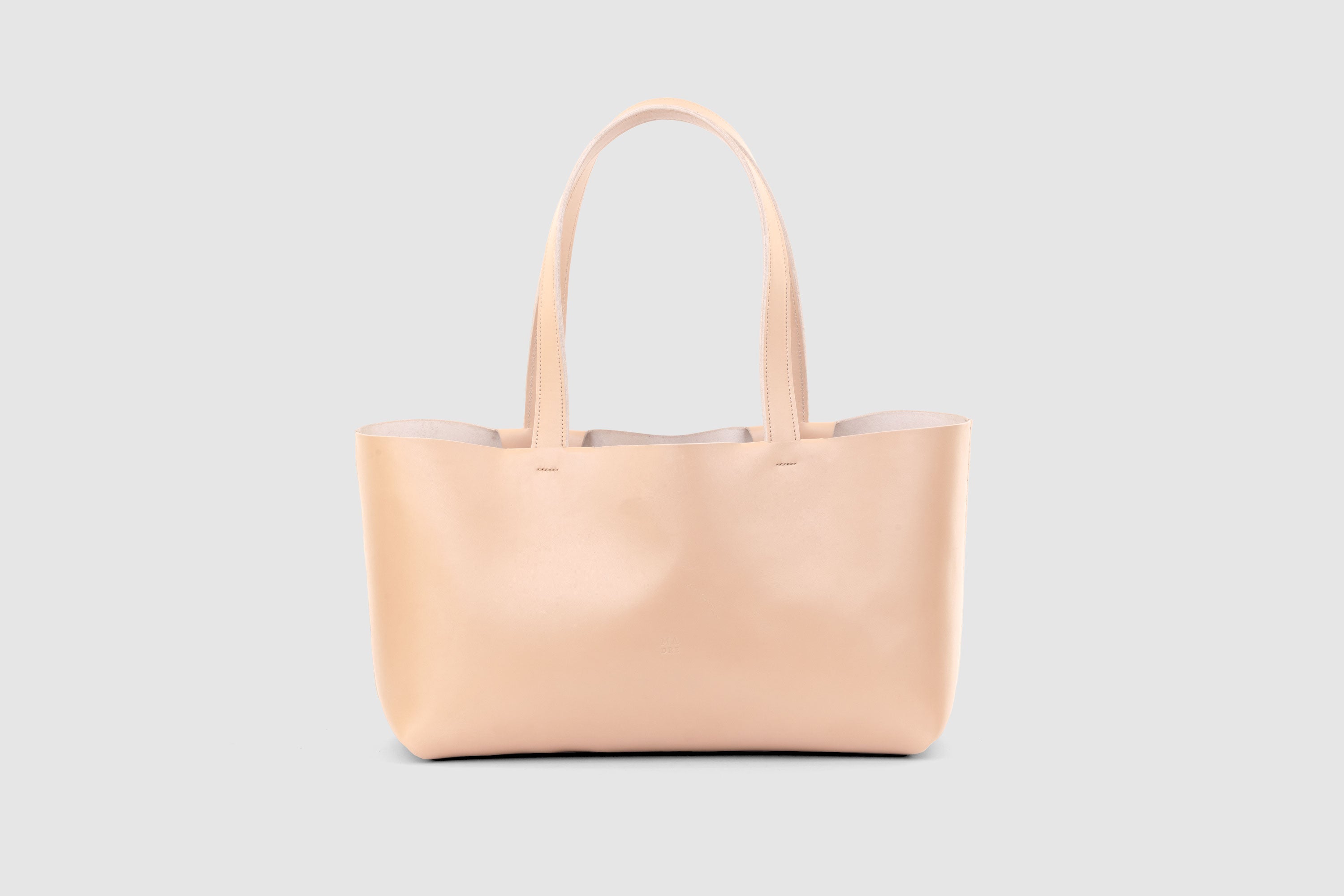 Karin Tote Bag Natural Color Vegetable Tanned Leather Vachetta Minimalistic Design Premium Atelier Madre Manuel Dreesmann Barcelona Spain