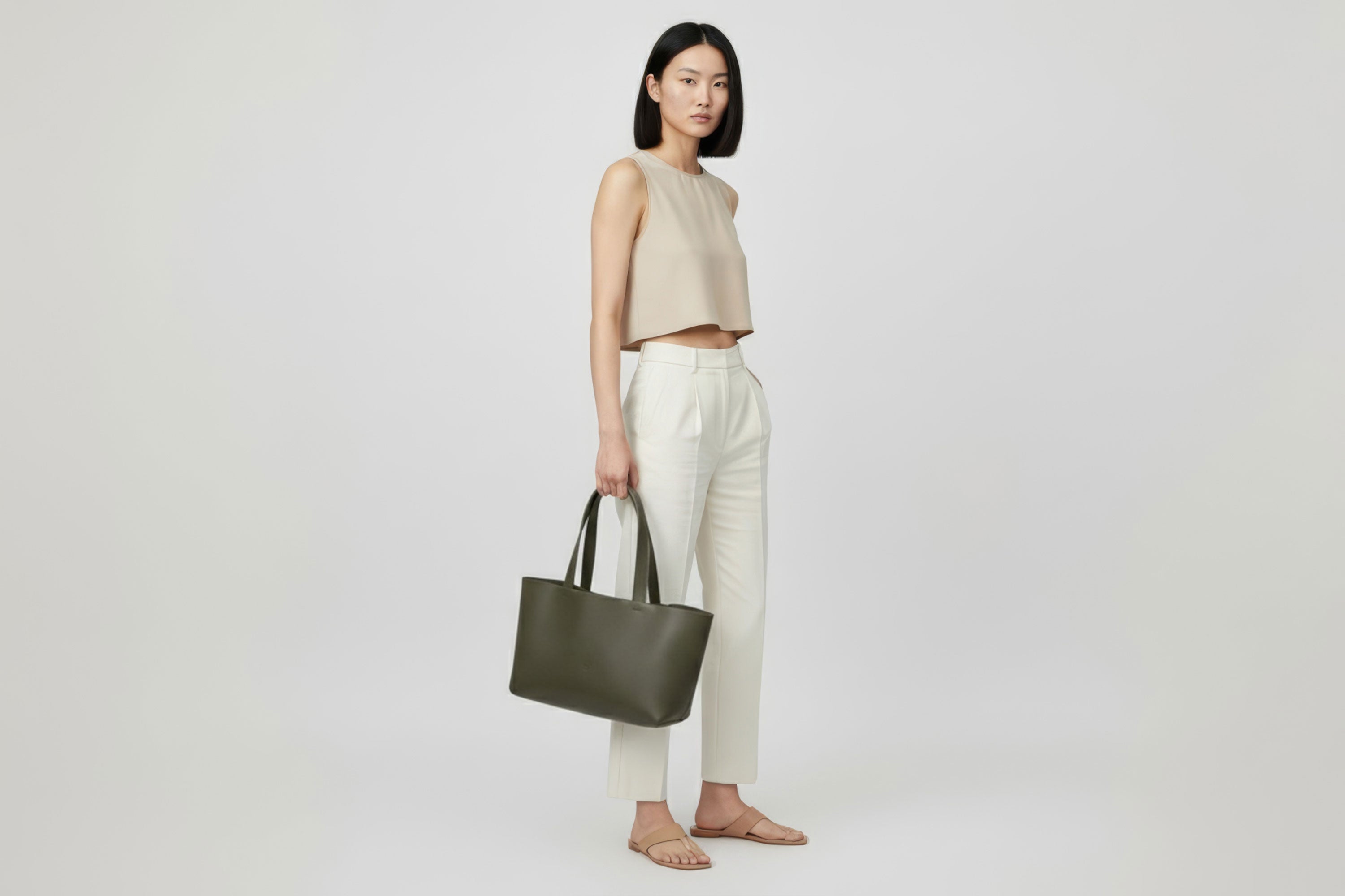 Karin Tote Bag Olive Green Color On A Woman Model Vegetable Tanned Leather Vachetta Minimalistic Design Premium Atelier Madre Manuel Dreesmann Barcelona Spain