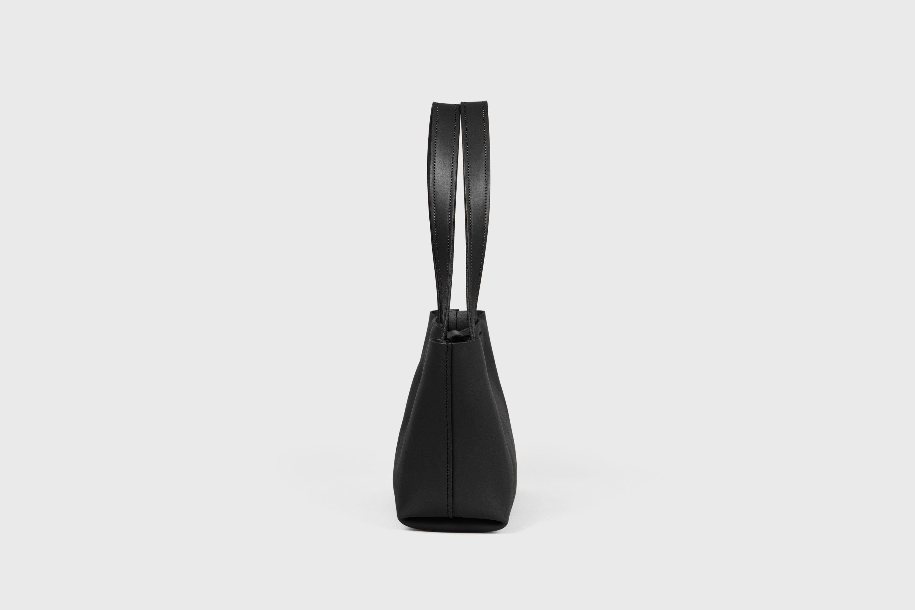 Karin Tote Bag Small Premium Leather Black Color Magnetic Closure Minimalist Design Atelier Madre Manuel Dreesmann Barcelona Spain
