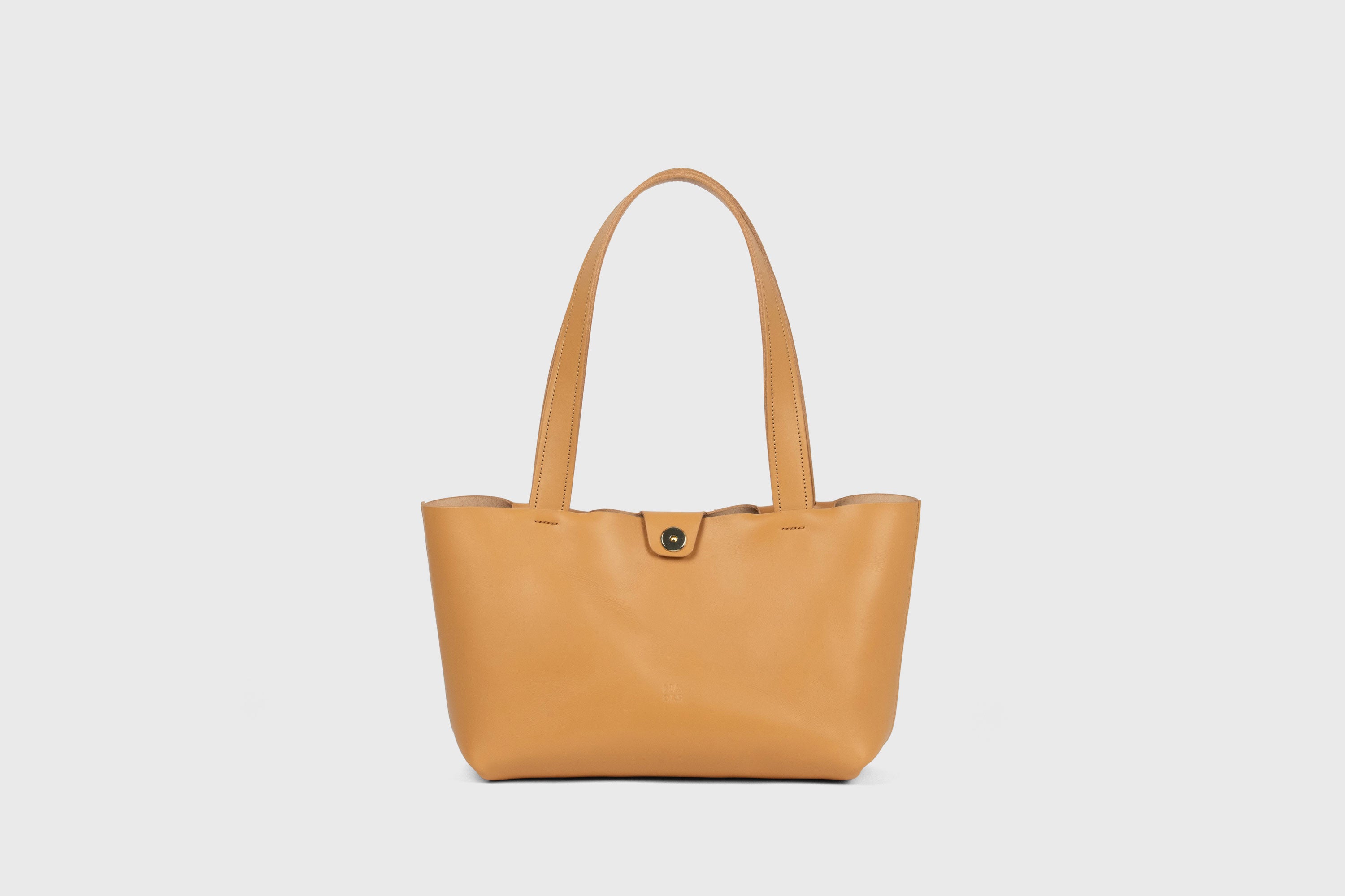 Karin Tote Bag Small Premium Leather Brown Color Magnetic Closure Minimalist Design Atelier Madre Manuel Dreesmann Barcelona Spain