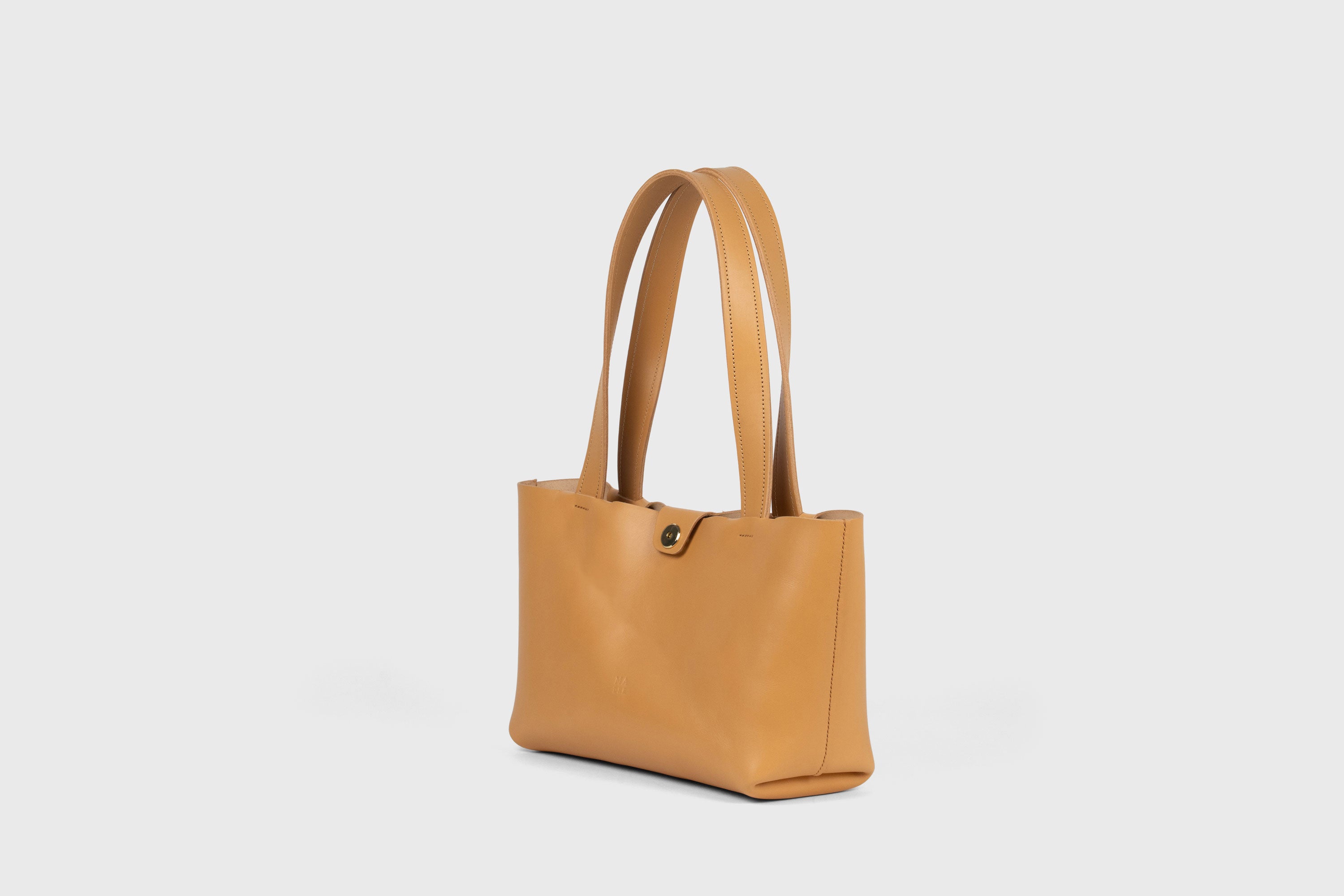 Karin Tote Bag Small Premium Leather Brown Color Magnetic Closure Minimalist Design Atelier Madre Manuel Dreesmann Barcelona Spain