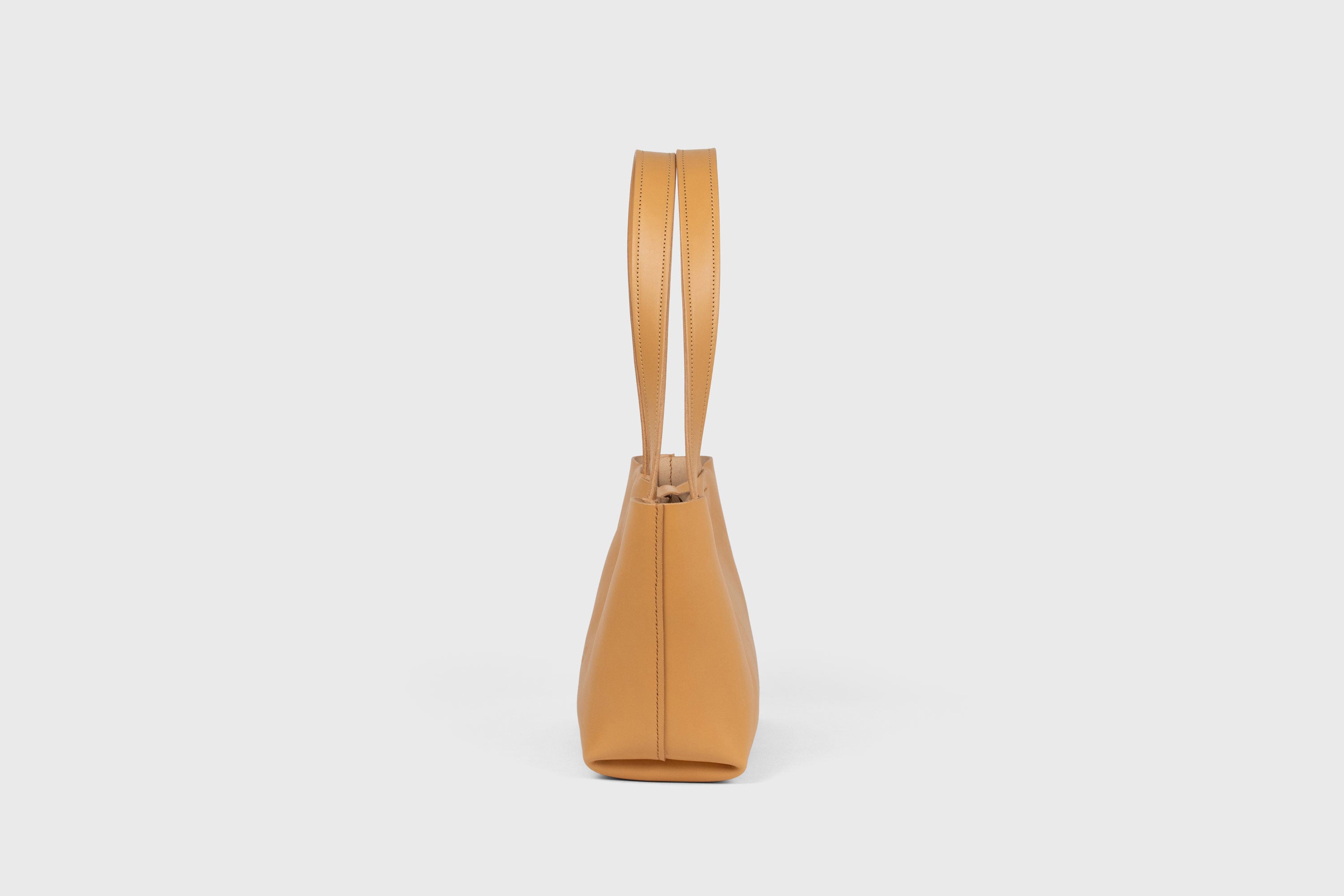 Karin Tote Bag Small Premium Leather Brown Color Magnetic Closure Minimalist Design Atelier Madre Manuel Dreesmann Barcelona Spain