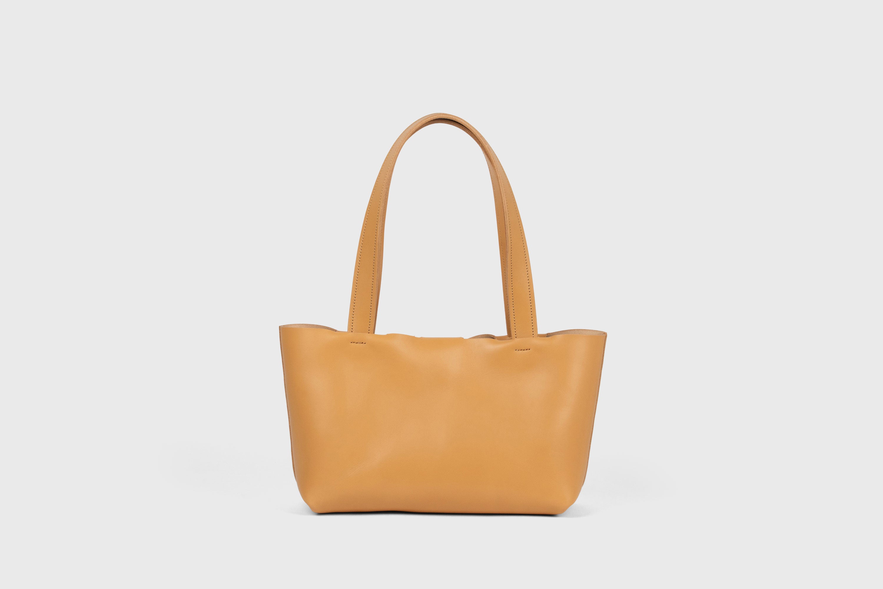 Karin Tote Bag Small Premium Leather Brown Color Magnetic Closure Minimalist Design Atelier Madre Manuel Dreesmann Barcelona Spain