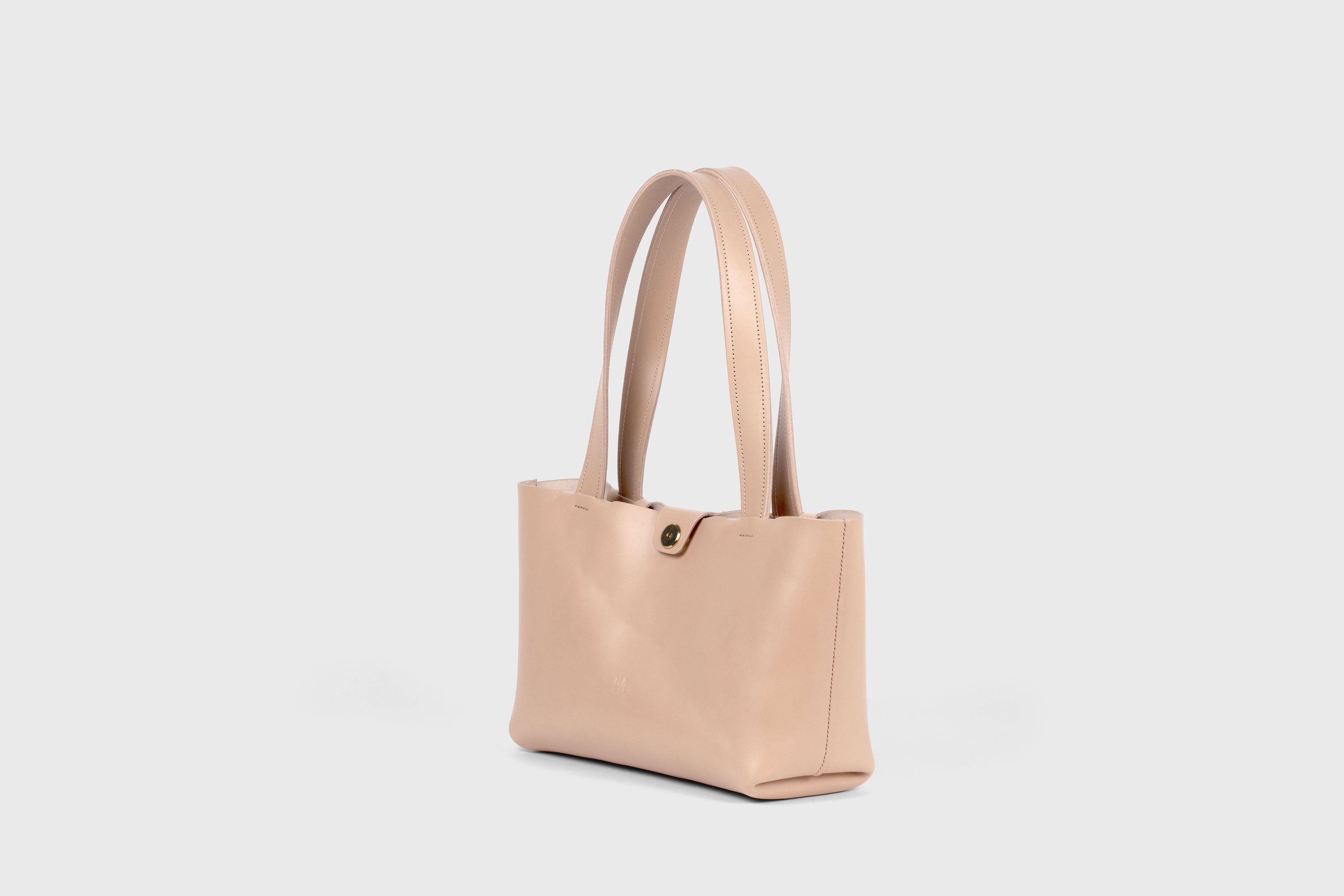 Karin Tote Bag Small Premium Leather Natural Color Magnetic Closure Minimalist Design Atelier Madre Manuel Dreesmann Barcelona Spain