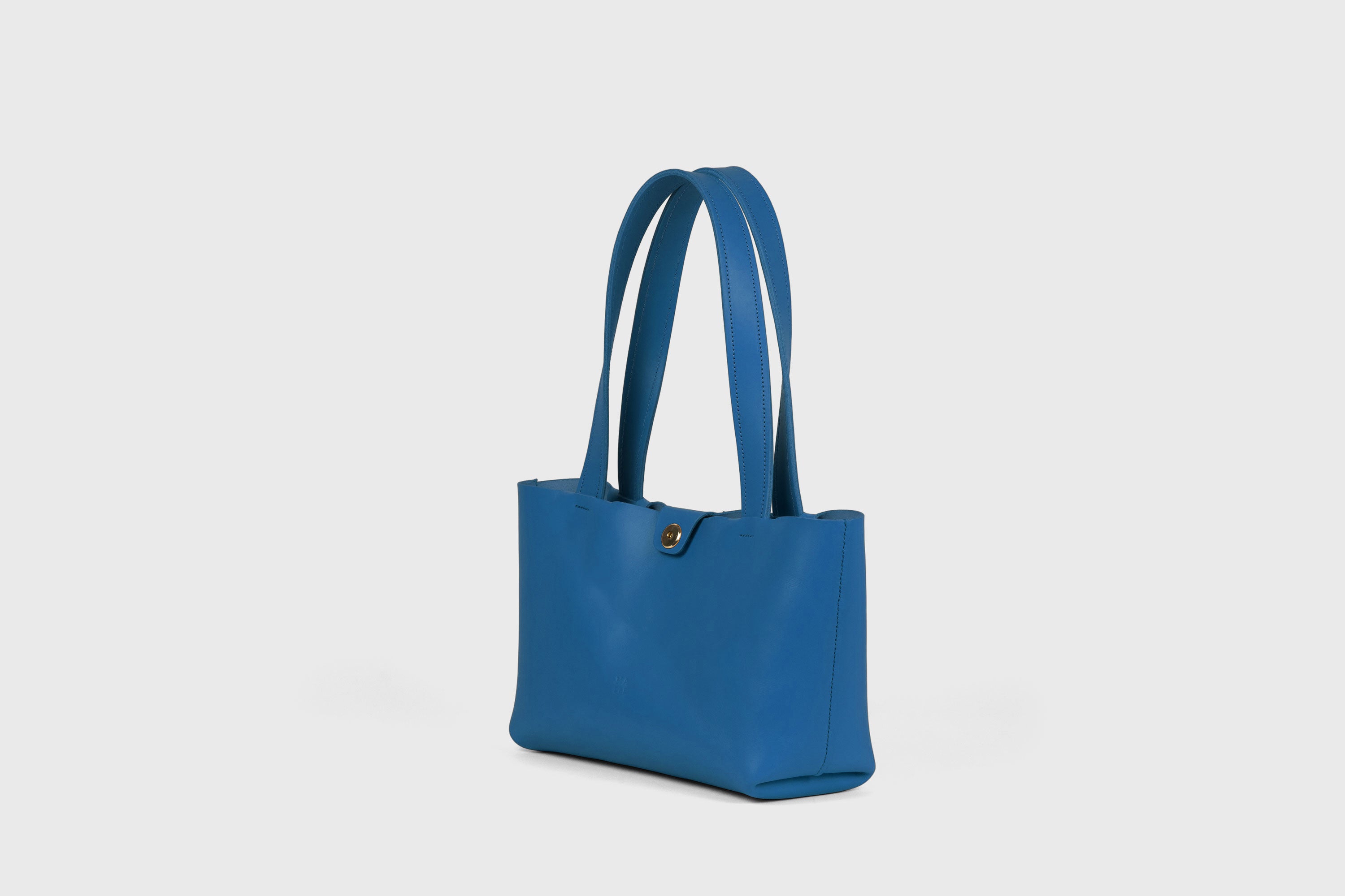 Karin Tote Bag Small Premium Leather Royal Blue Color Magnetic Closure Minimalist Design Atelier Madre Manuel Dreesmann Barcelona Spain