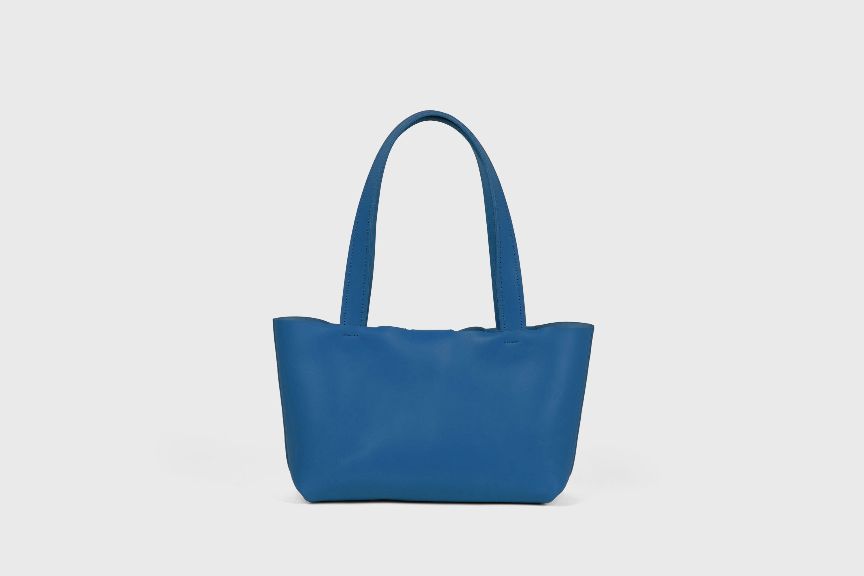 Karin Tote Bag Small Premium Leather Royal Blue Color Magnetic Closure Minimalist Design Atelier Madre Manuel Dreesmann Barcelona Spain