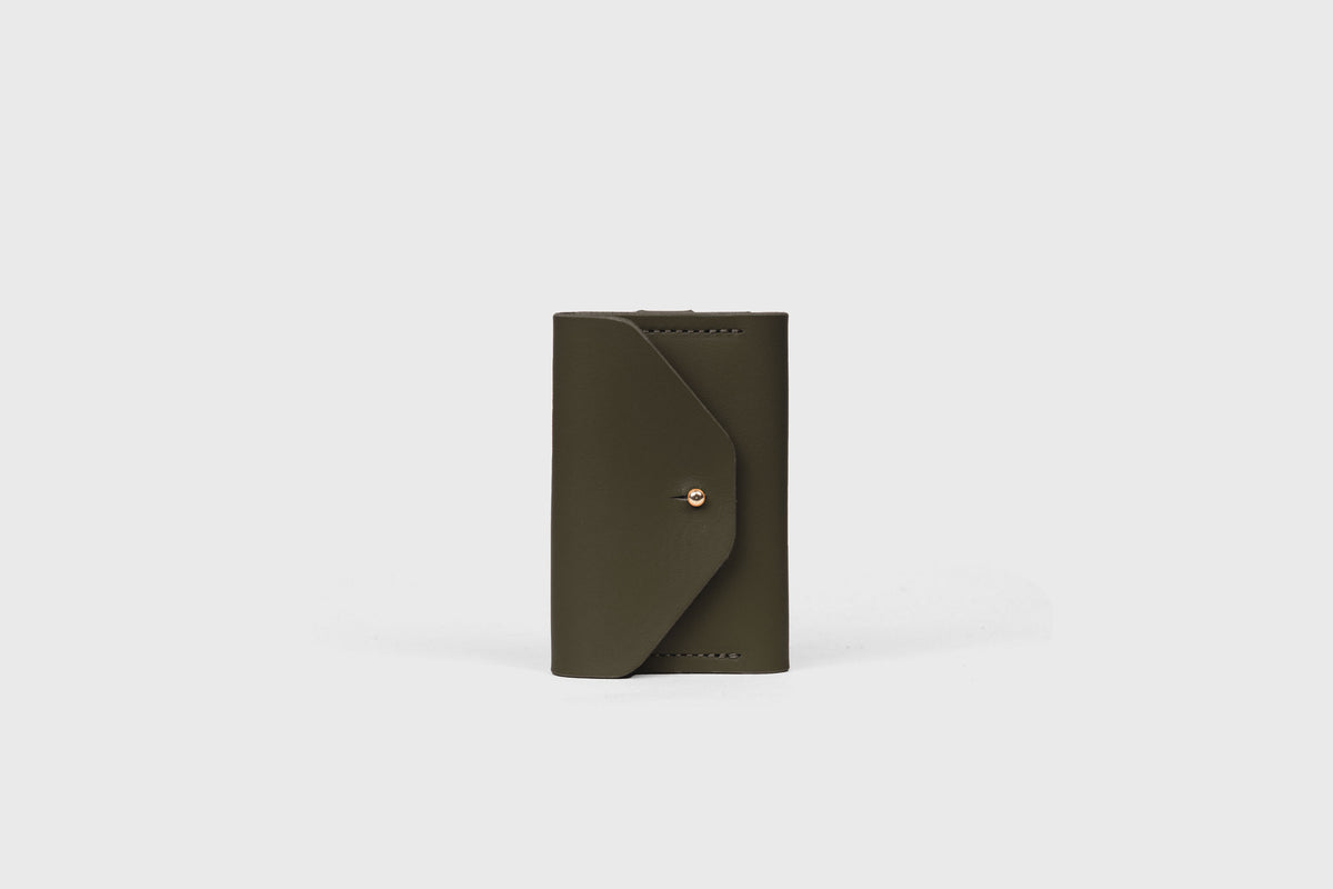 Key And Card Wallet Leather Olive Green Atelier Madre Manuel Dreesmann Barcelona Spain 1