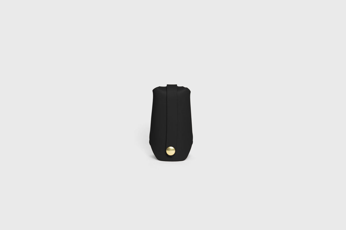 Key Pouch Leather Black Colour Leather Vegetable Tanned Modern Minimal Design Premium Quality Atelier Madre Manuel Dreesmann Barcelona 1