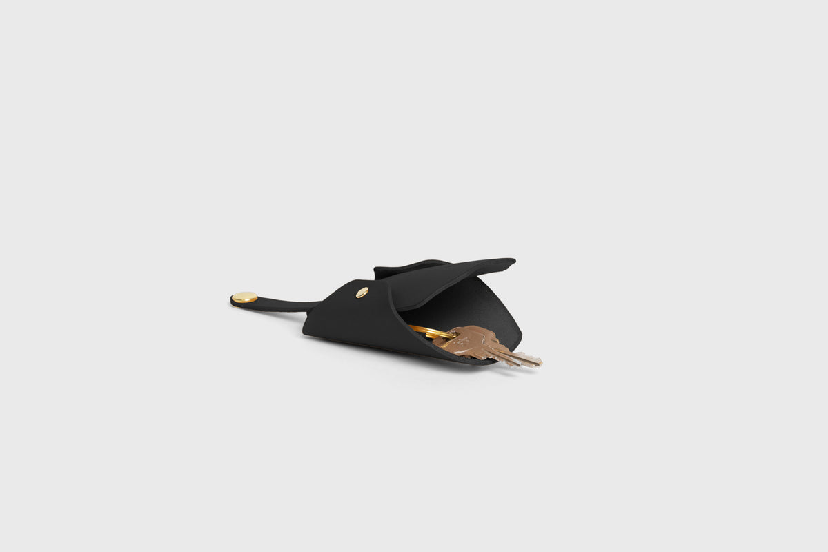 Key Pouch Leather Black Colour Leather Vegetable Tanned Modern Minimal Design Premium Quality Atelier Madre Manuel Dreesmann Barcelona 4