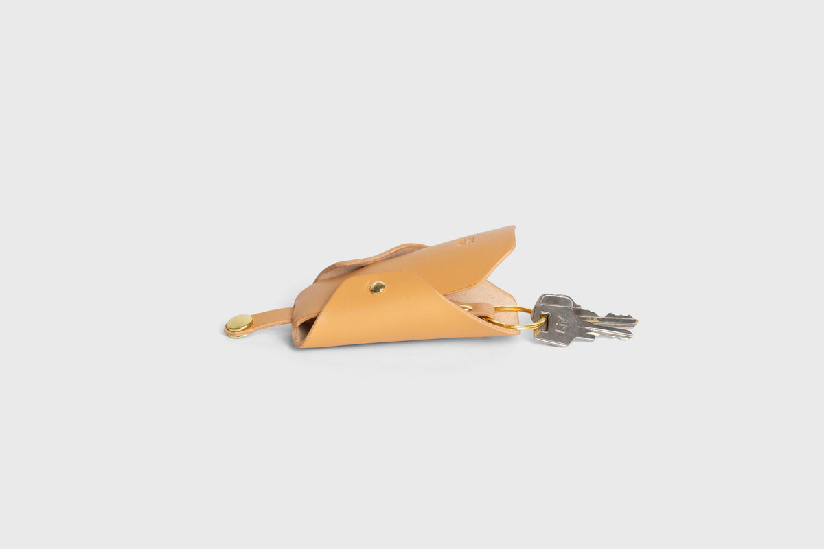 Key Pouch Leather Brown Colour Leather Vegetable Tanned Modern Minimal Design Premium Quality Atelier Madre Manuel Dreesmann Barcelona 5