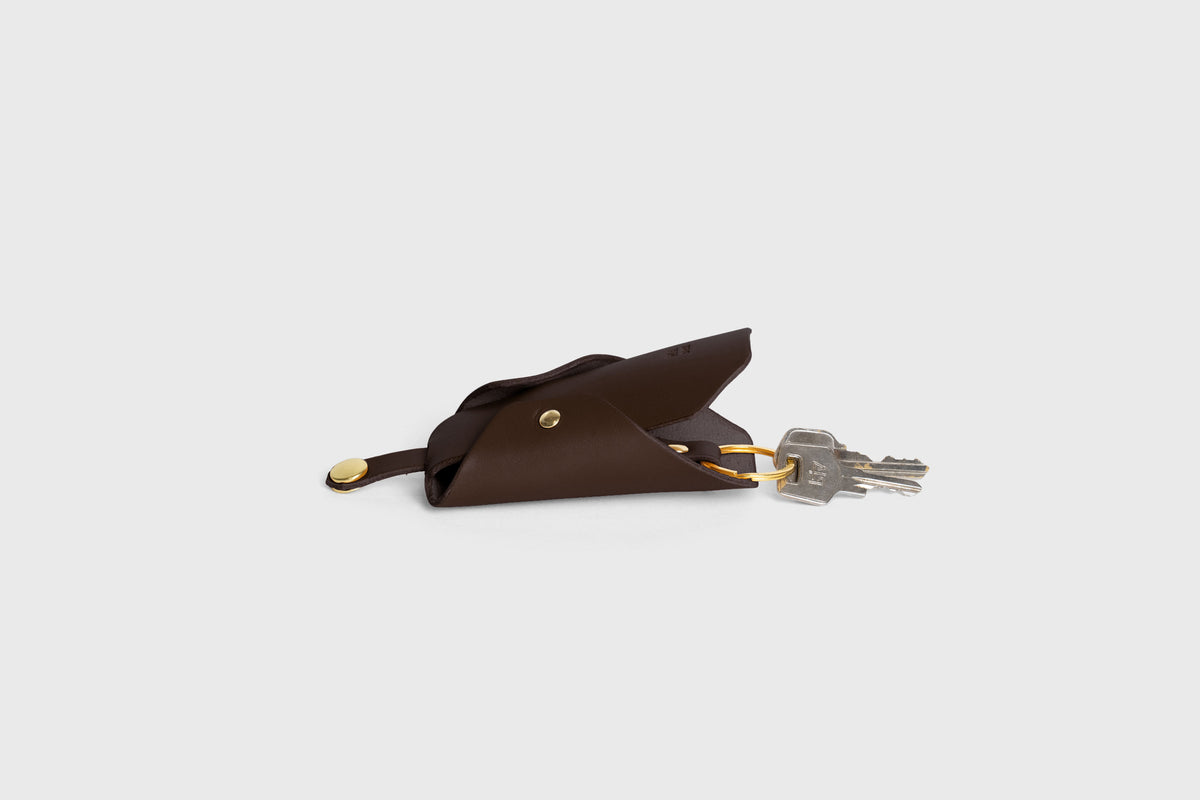 Key Pouch Leather Chocolate Brown Colour Leather Vegetable Tanned Modern Minimal Design Premium Quality Atelier Madre Manuel Dreesmann Barcelona 5