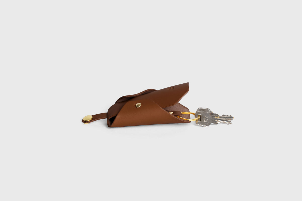 Key Pouch Leather Dark Brown Colour Leather Vegetable Tanned Modern Minimal Design Premium Quality Atelier Madre Manuel Dreesmann Barcelona 5