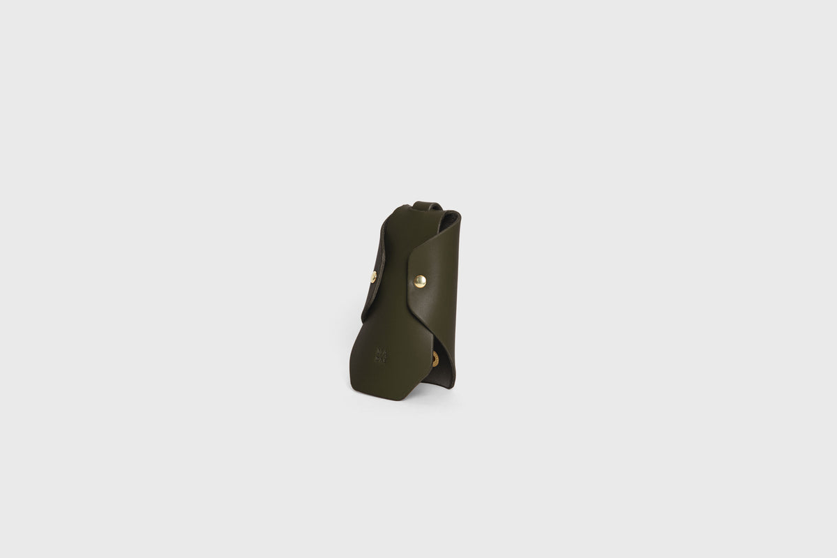Key Pouch Leather Olive Green Colour Leather Vegetable Tanned Modern Minimal Design Premium Quality Atelier Madre Manuel Dreesmann Barcelona 2