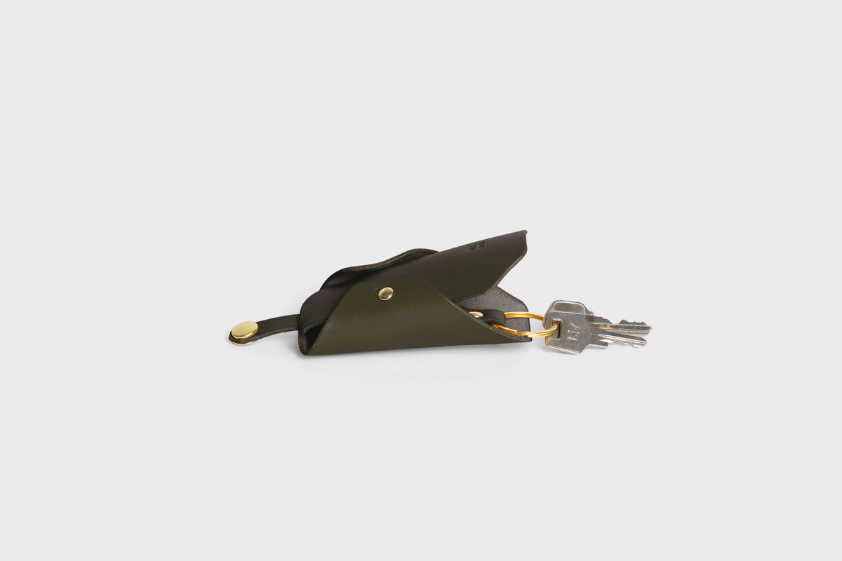 Key Pouch Leather Olive Green Colour Leather Vegetable Tanned Modern Minimal Design Premium Quality Atelier Madre Manuel Dreesmann Barcelona 5