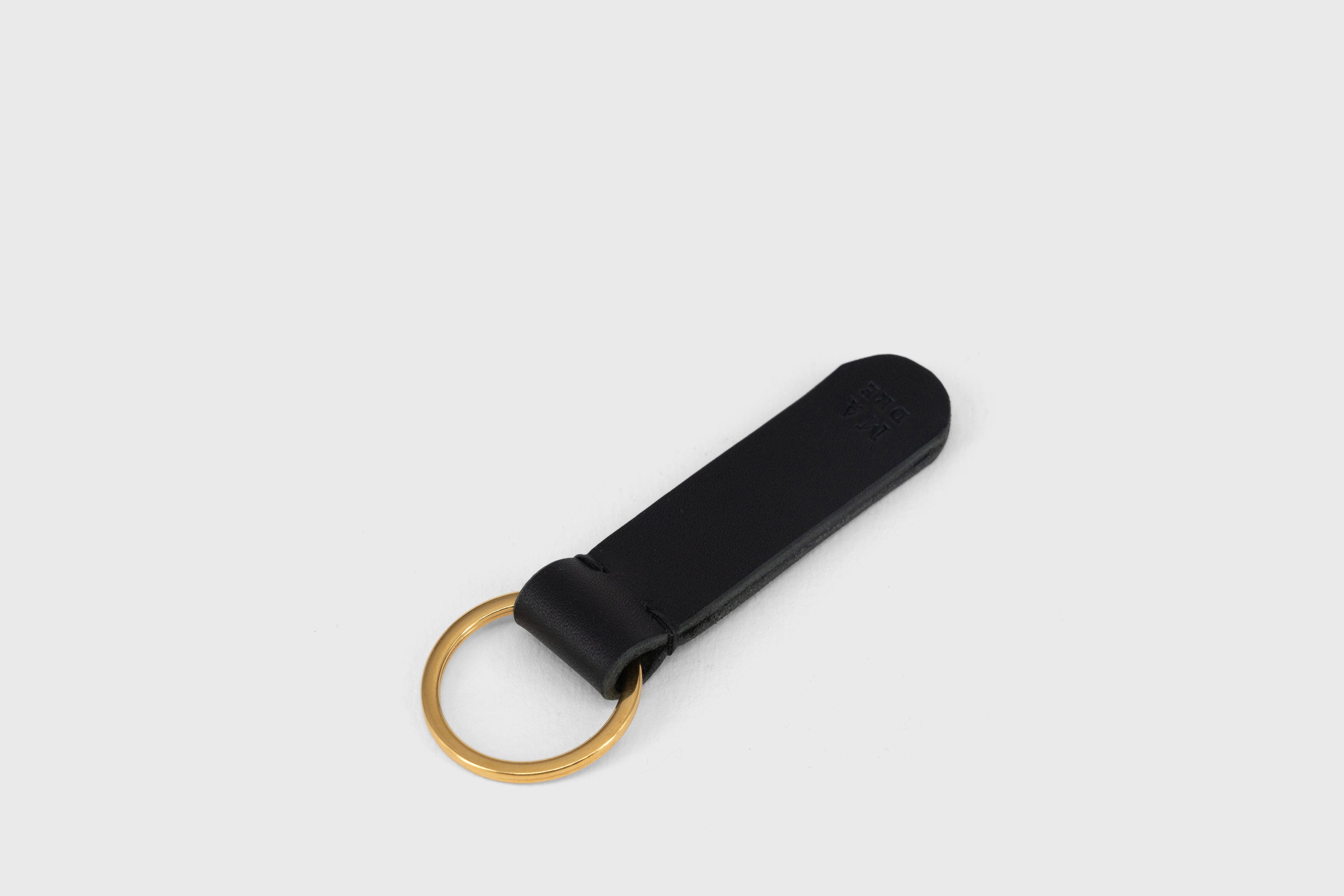 Key Ring Leather Black Color Fob Minimalist Designer Vegetable Tanned Full Grain Handcrafted Personalised Premium Quality Gold Atelier Madre Manuel Dreesmann Barcelona Spain