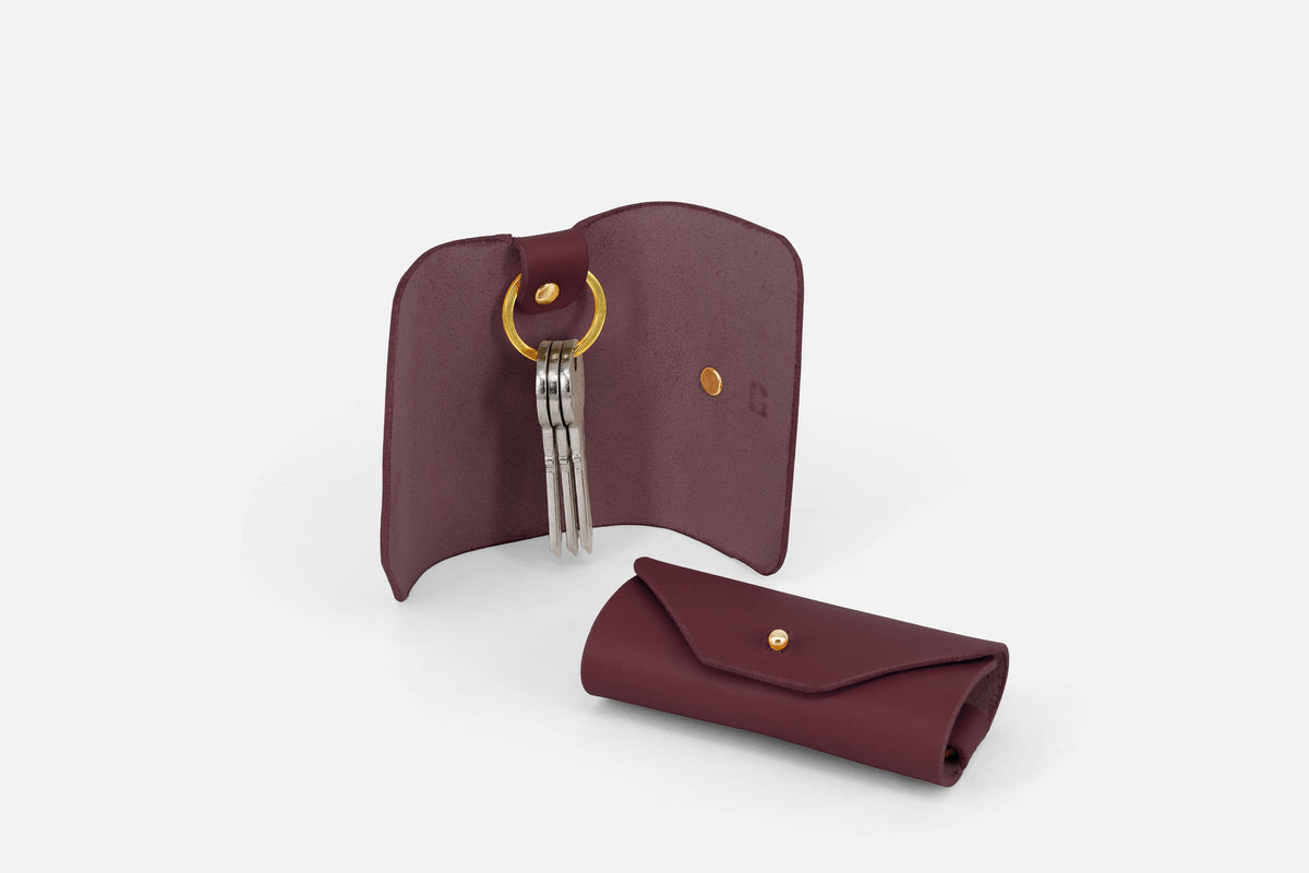 Key Wallet Leather Burgundy Color Minimalistic Design Atelier Madre Manuel Dreesmann Barcelona Spain 2