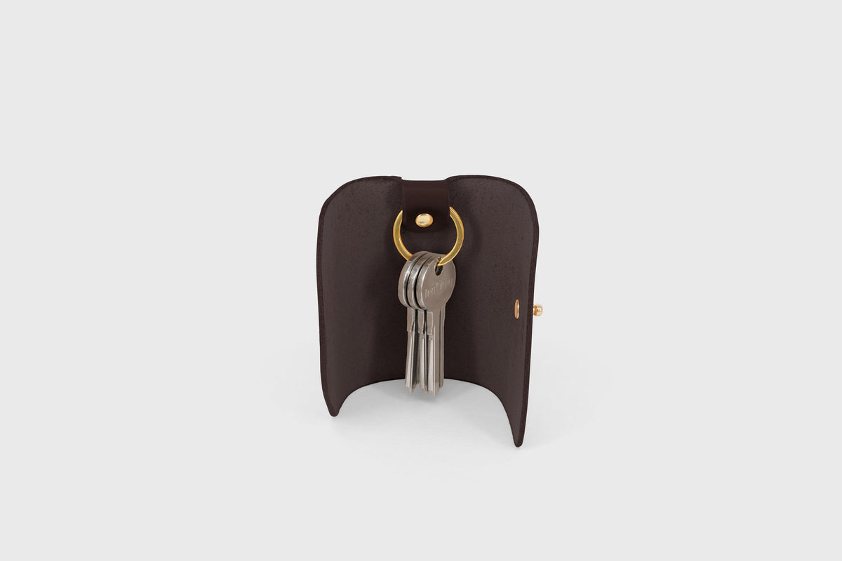 Key Wallet Leather Chocolate Brown Color Minimalistic Design Atelier Madre Manuel Dreesmann Barcelona Spain 1