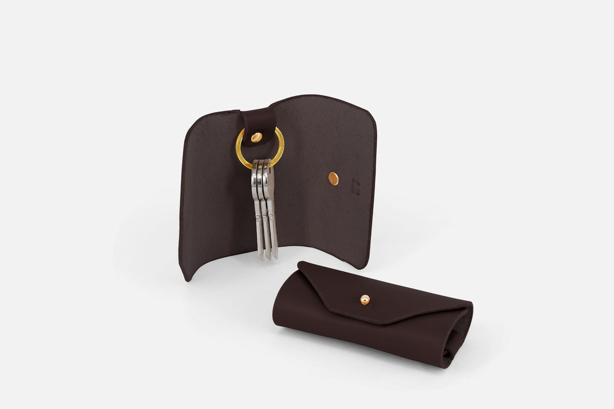 Key Wallet Leather Chocolate Brown Color Minimalistic Design Atelier Madre Manuel Dreesmann Barcelona Spain 2