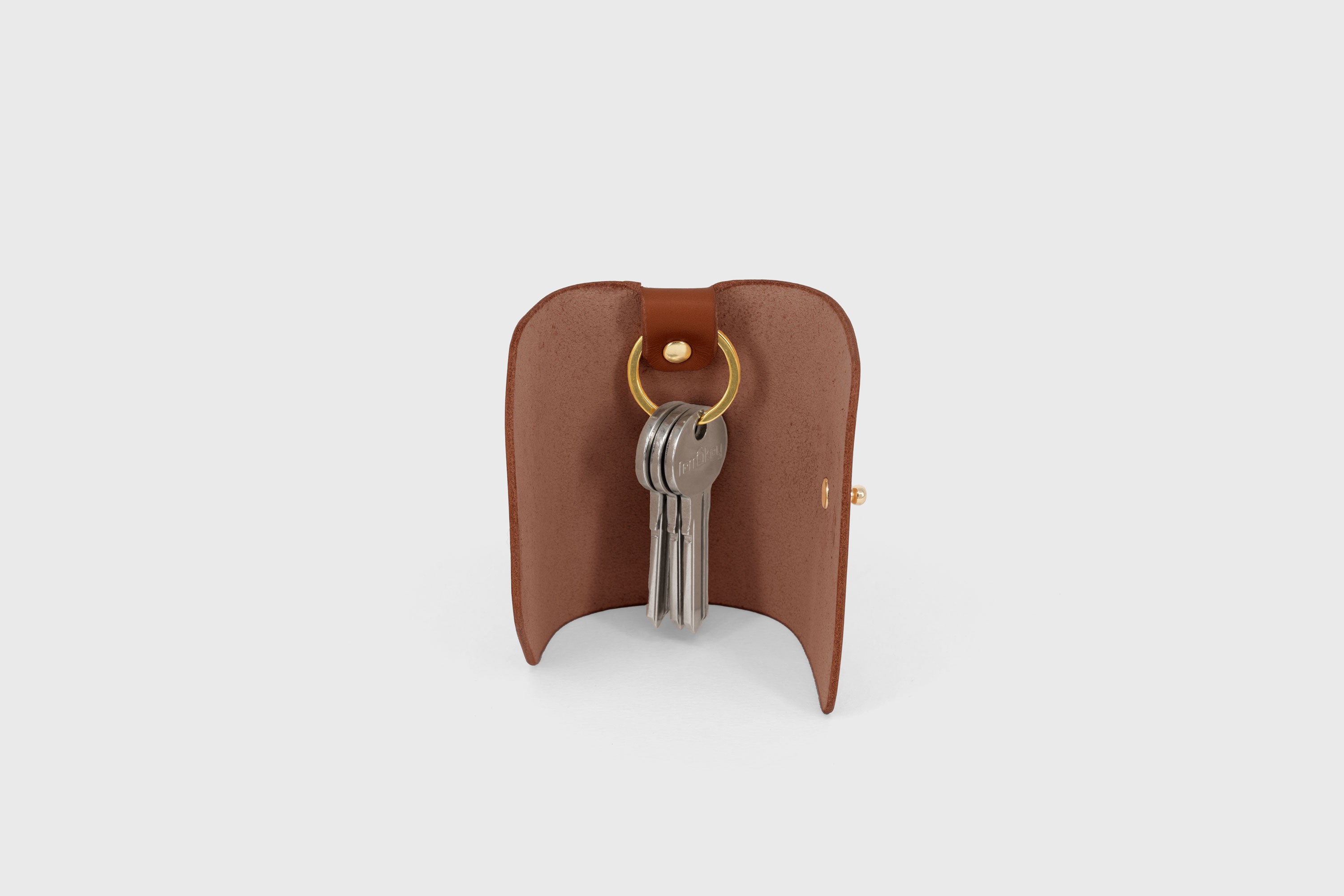 Key Wallet Leather Dark Brown Color Minimalistic Design Atelier Madre Manuel Dreesmann Barcelona Spain