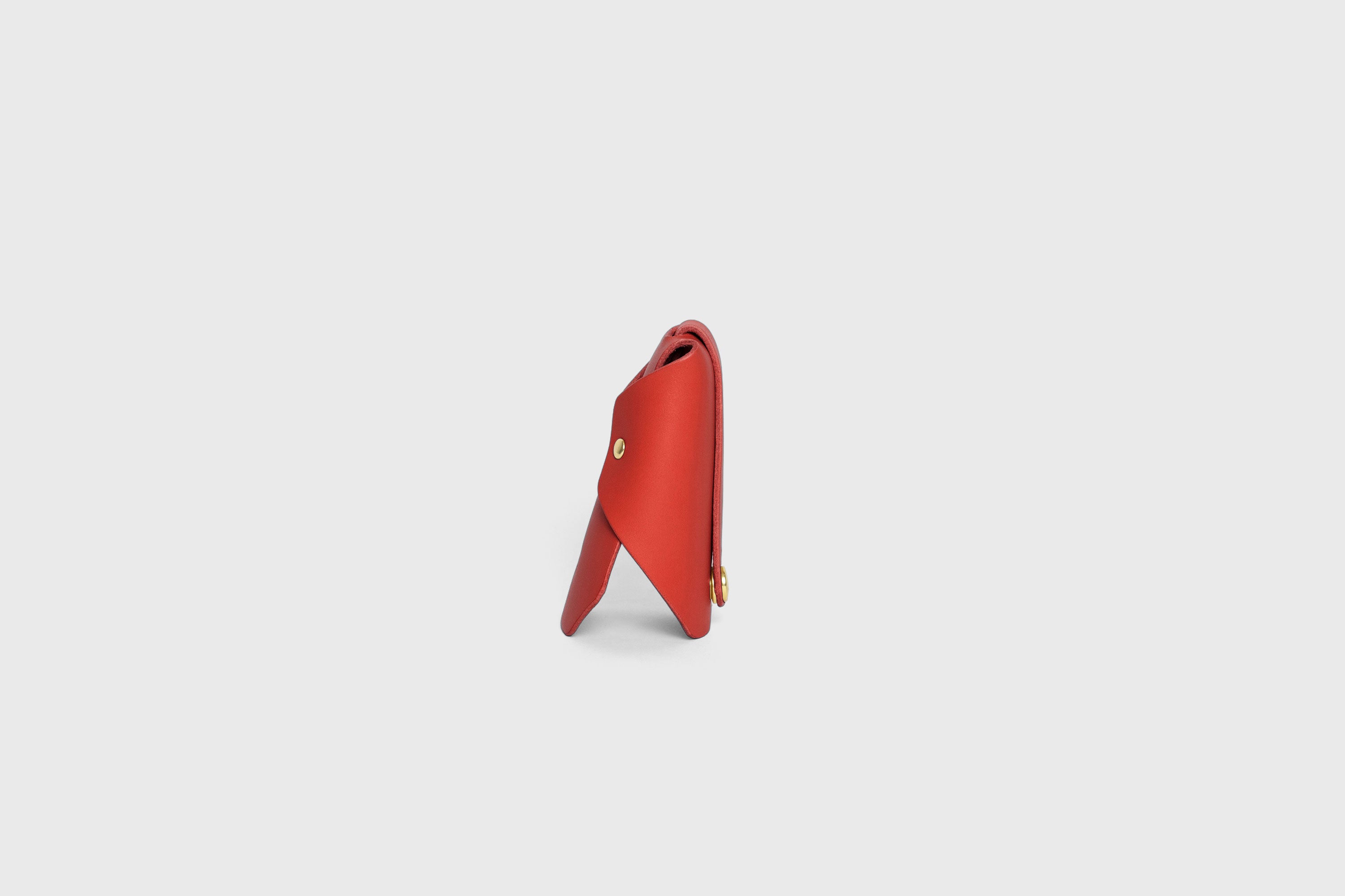 Key Pouch Case Sleeve Pocket Red Color Leather Minimalistic Modern Design Premium Quality Full Grain Vegetable Tanned Leather Handmade Luxury Atelier Madre Manuel Dreesmann Barcelona Spain