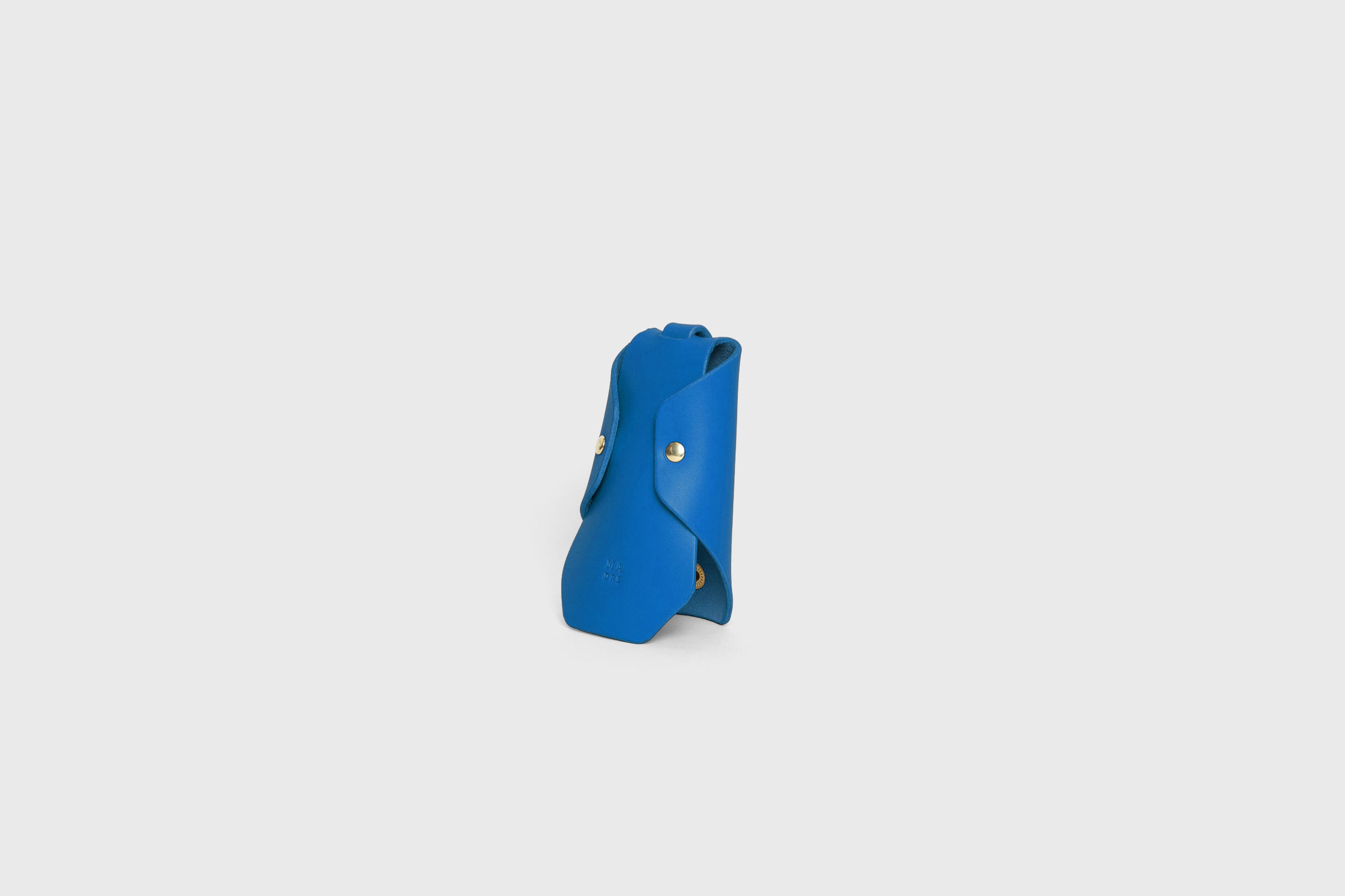 Key Pouch Case Sleeve Pocket Royal Blue Color Leather Minimalistic Modern Design Premium Quality Full Grain Vegetable Tanned Leather Handmade Luxury Atelier Madre Manuel Dreesmann Barcelona Spain