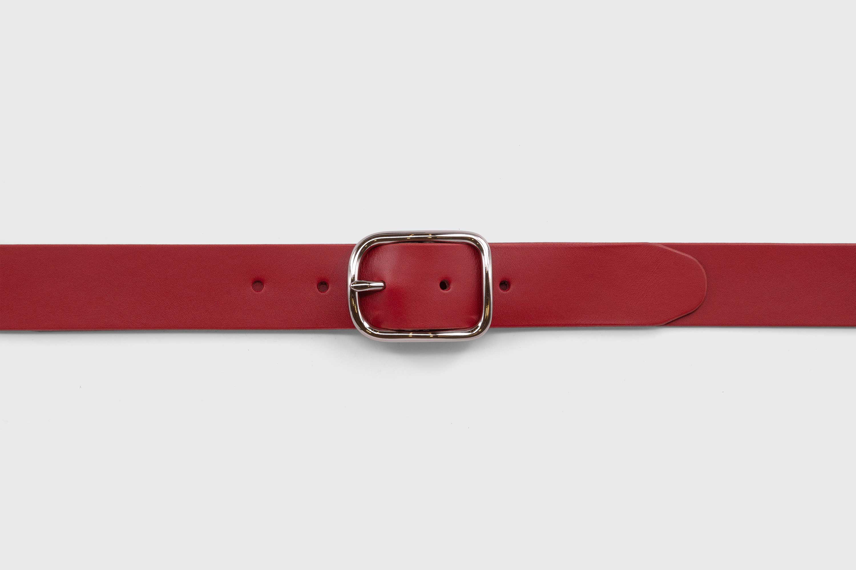 Leather Belt Rio Nickel PVD Coated Buckle Red vegetable tanned full grain leather Minimalist Design Atelier Madre Manuel Dreesmann Barcelona