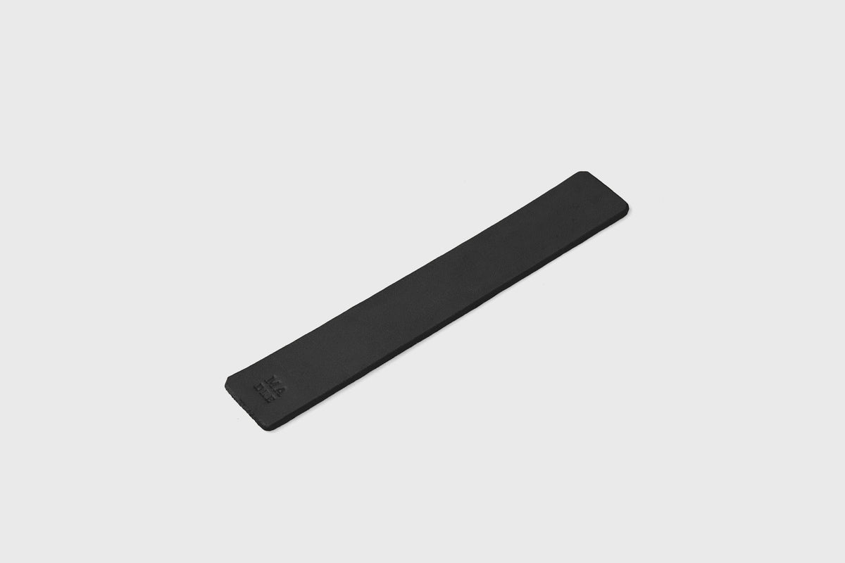 Leather Bookmark Black Color Minimalistic Design Atelier Madre Manuel Dreesmann Barcelona 2