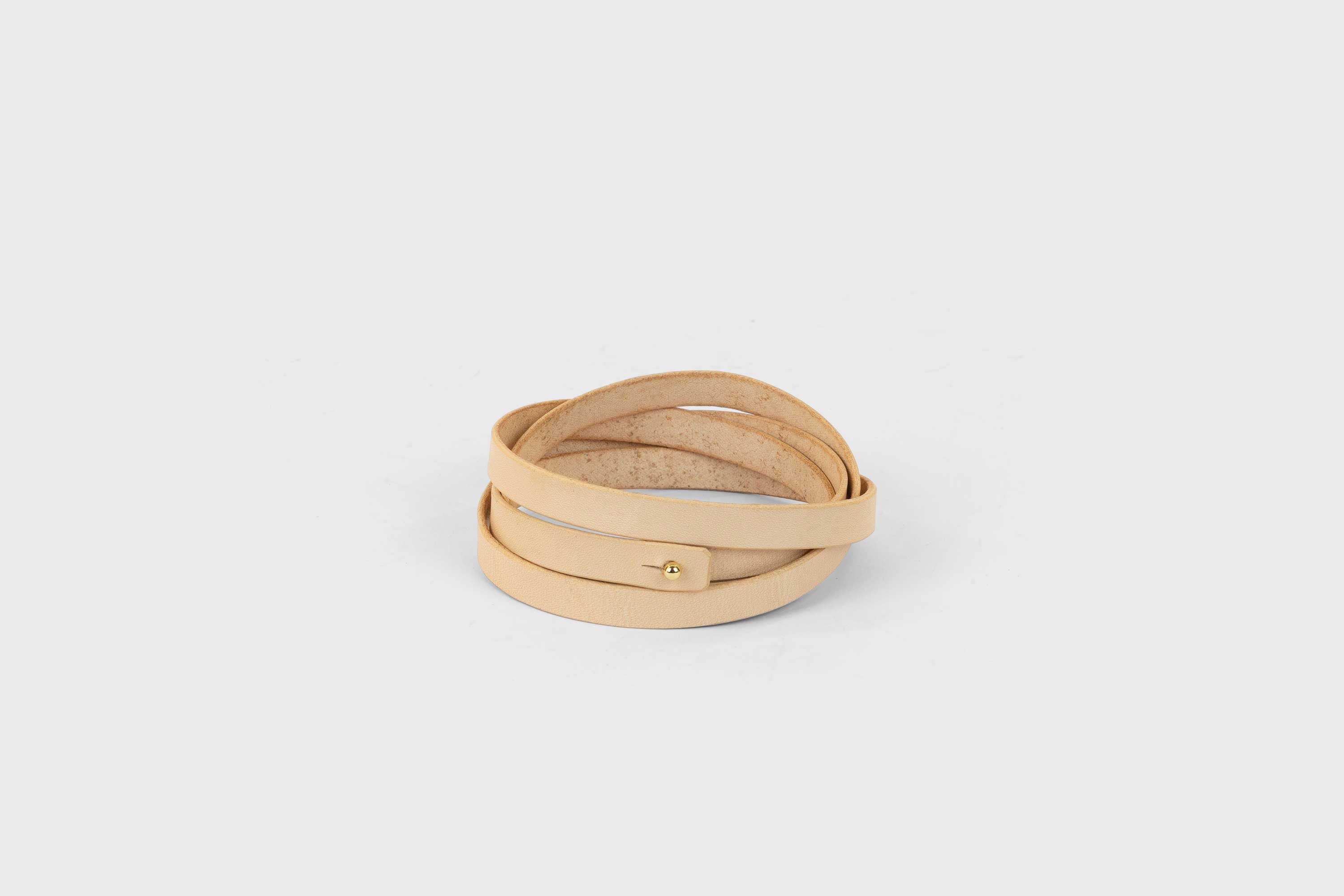 Leather Bracelet Long Natural Color Full Grain Leather Vegetable Tanned Premium Gold Handcrafted Minimalistic Design Atelier Madre Manuel Dreesmannn Barcelona