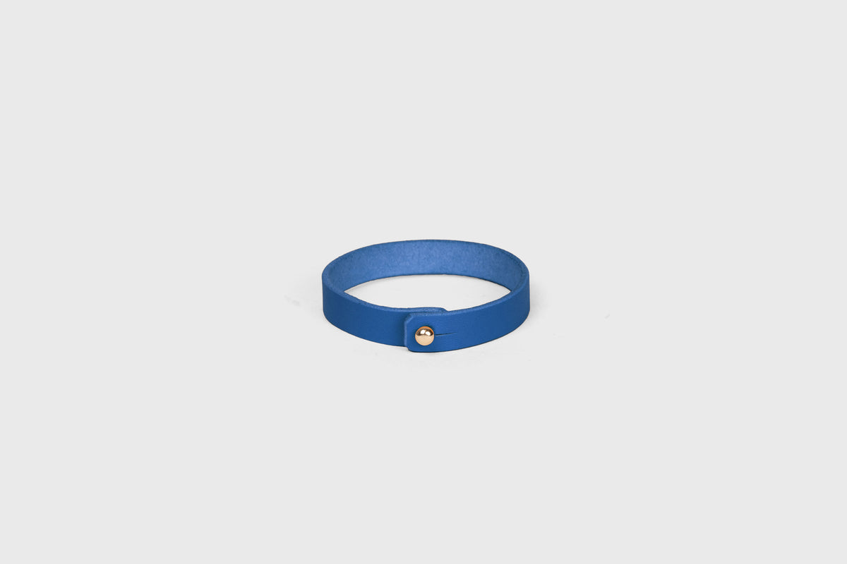 Leather Bracelet Royal Blue Colour Minimalistic Design Atelier Madre Manuel Dreesmann Barcelona Spain 1
