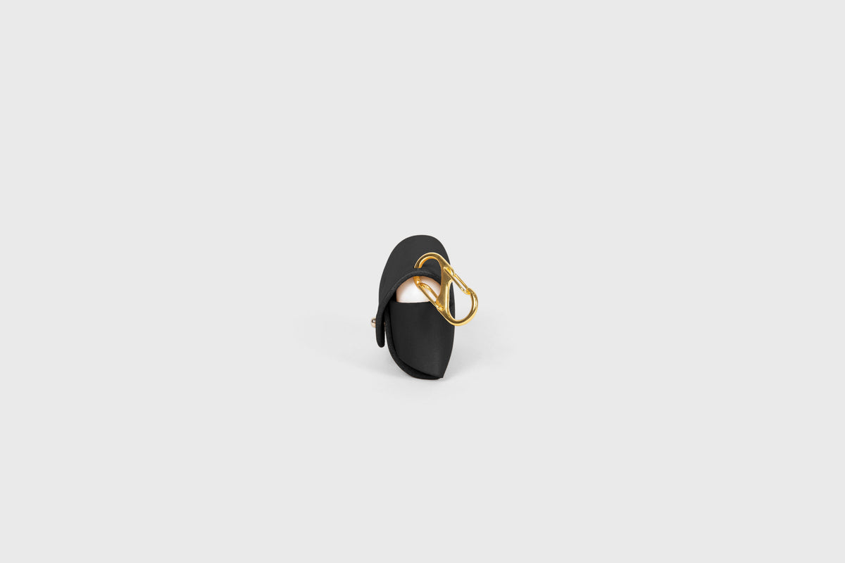 Leather Case Airpods Black Coloured Pro 1 and 2 generation Atelier Madre Manuel Dreesmann Barcelona 6