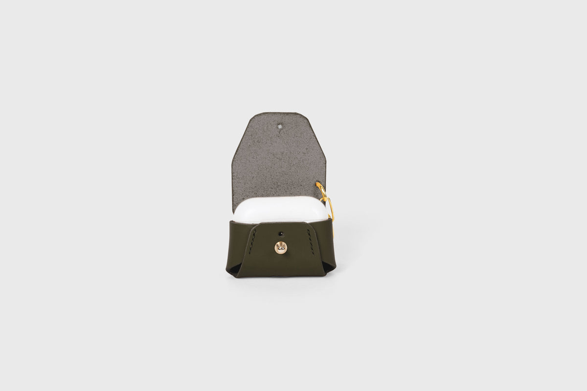 Leather Case Airpods Olive Green Coloured Pro 1 and 2 generation Atelier Madre Manuel Dreesmann Barcelona 4