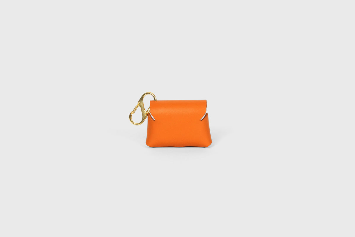 Leather Case Airpods Orange Coloured Pro 1 and 2 generation Atelier Madre Manuel Dreesmann Barcelona 3