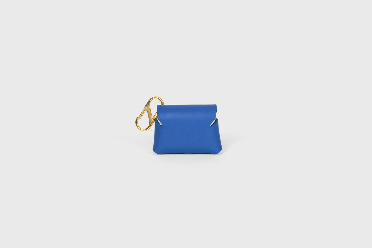 Leather Case Airpods Royal Blue Coloured Pro 1 and 2 generation Atelier Madre Manuel Dreesmann Barcelona 3