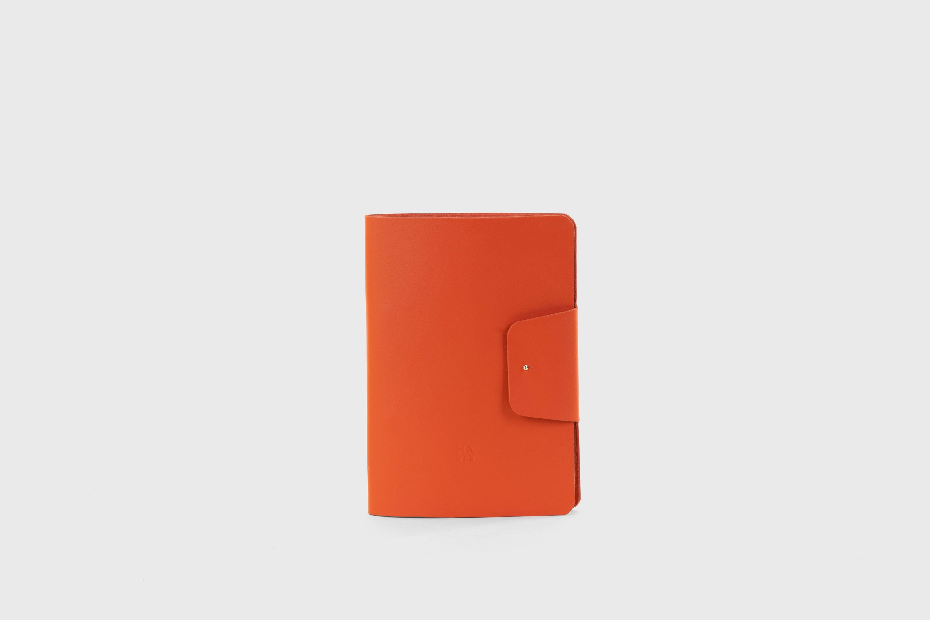 Journal Leather Orange A5 Paper Notebook Sketchbook Refillable Modern Minimalist Designer Luxury Quality Handcrafted Full Grain Vegetable Tanned Atelier Madre Manuel Dreesmann Barcelona Spain