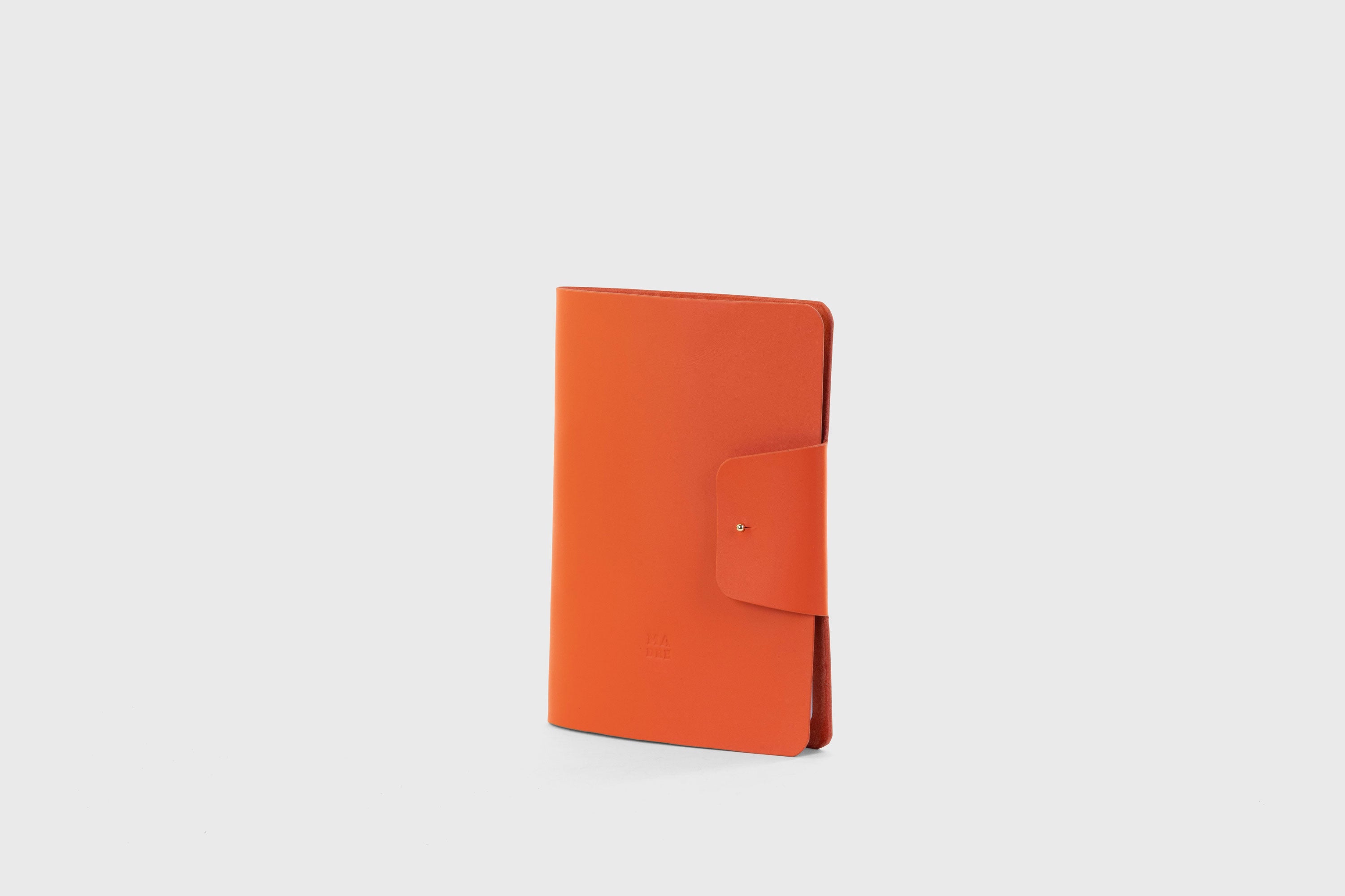 Journal Leather Orange A5 Paper Notebook Sketchbook Refillable Modern Minimalist Designer Luxury Quality Handcrafted Full Grain Vegetable Tanned Atelier Madre Manuel Dreesmann Barcelona Spain