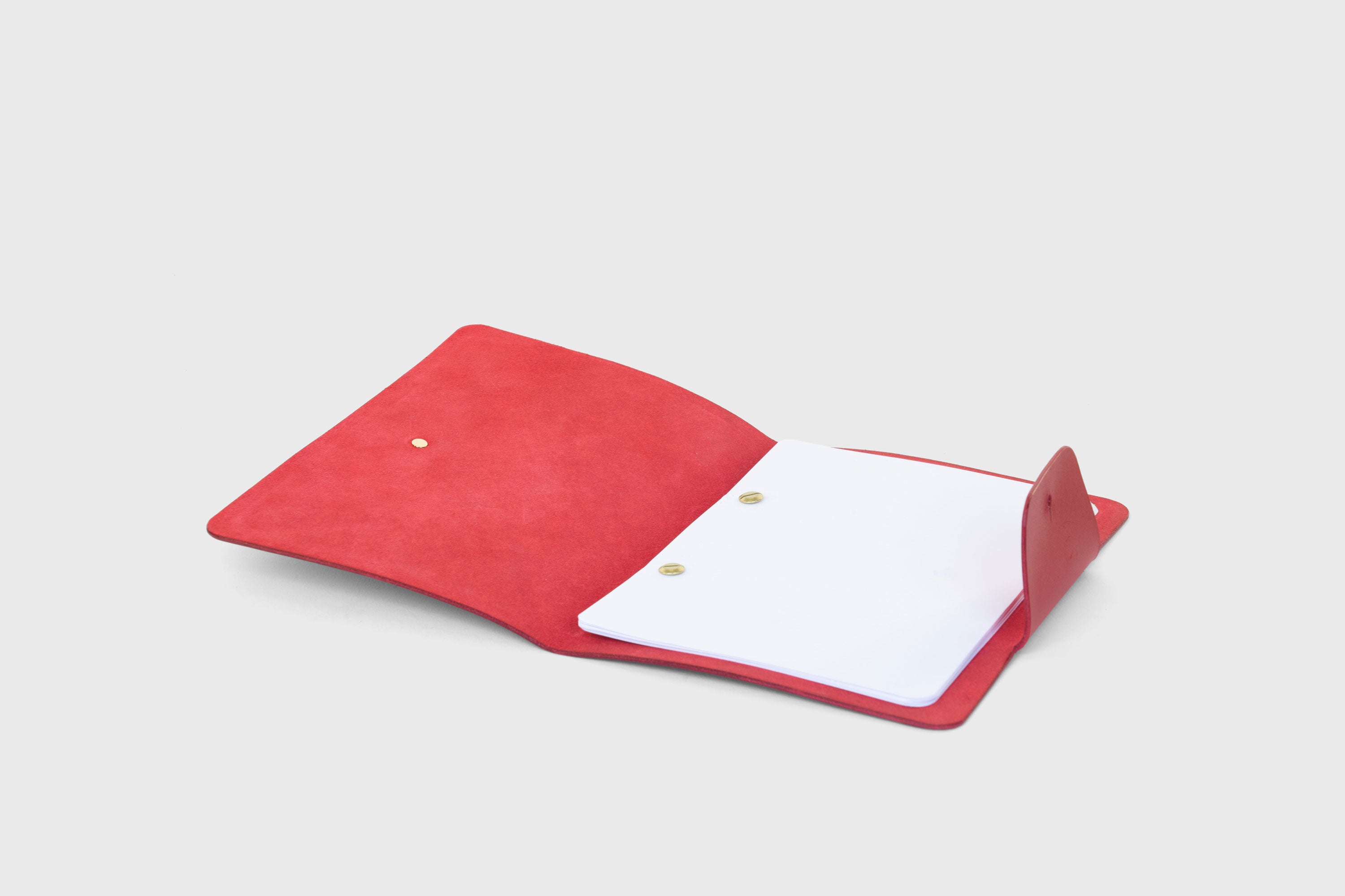 Journal Leather Red A5 Paper Notebook Sketchbook Refillable Modern Minimalist Designer Luxury Quality Handcrafted Full Grain Vegetable Tanned Atelier Madre Manuel Dreesmann Barcelona Spain