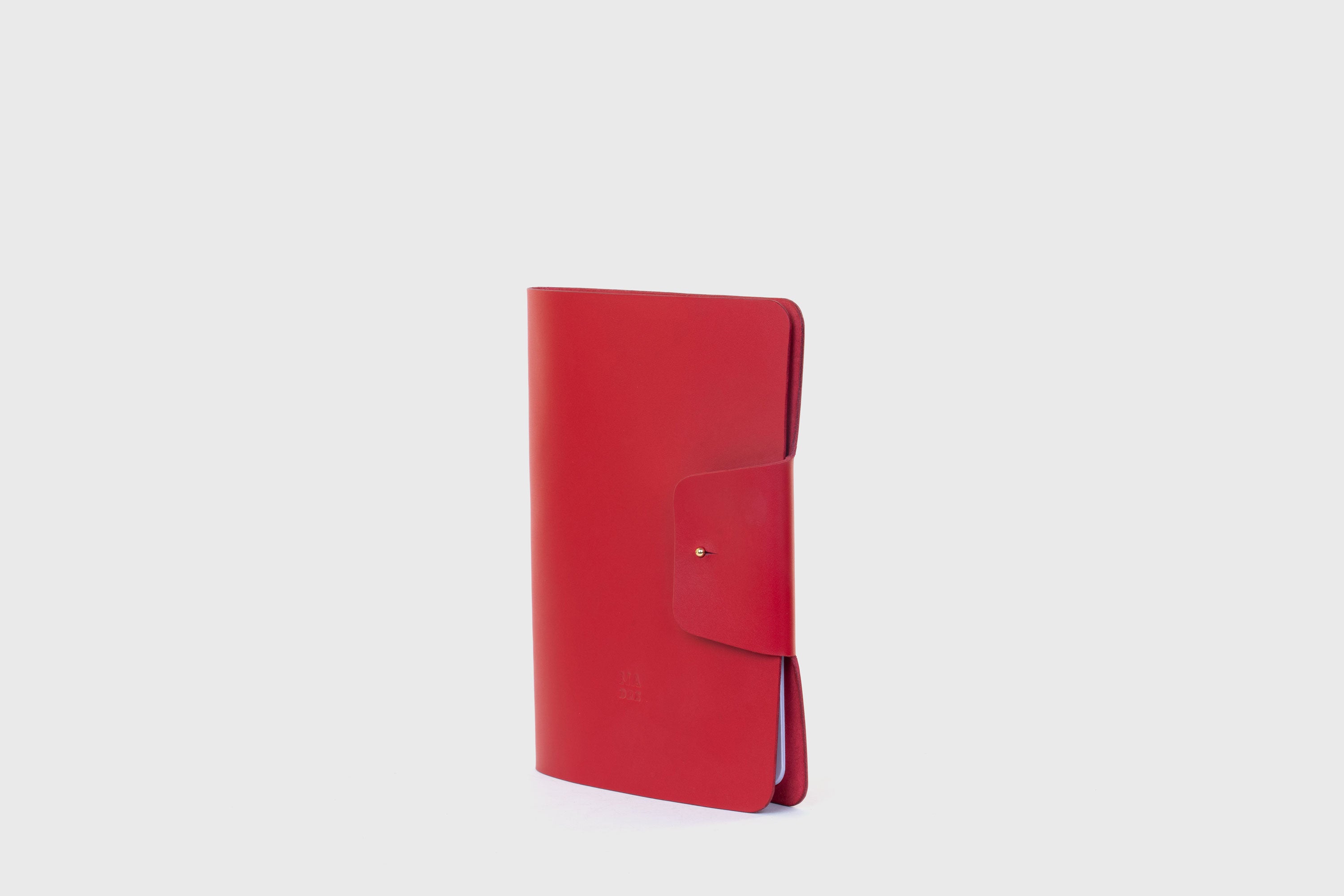 Journal Leather Red A5 Paper Notebook Sketchbook Refillable Modern Minimalist Designer Luxury Quality Handcrafted Full Grain Vegetable Tanned Atelier Madre Manuel Dreesmann Barcelona Spain