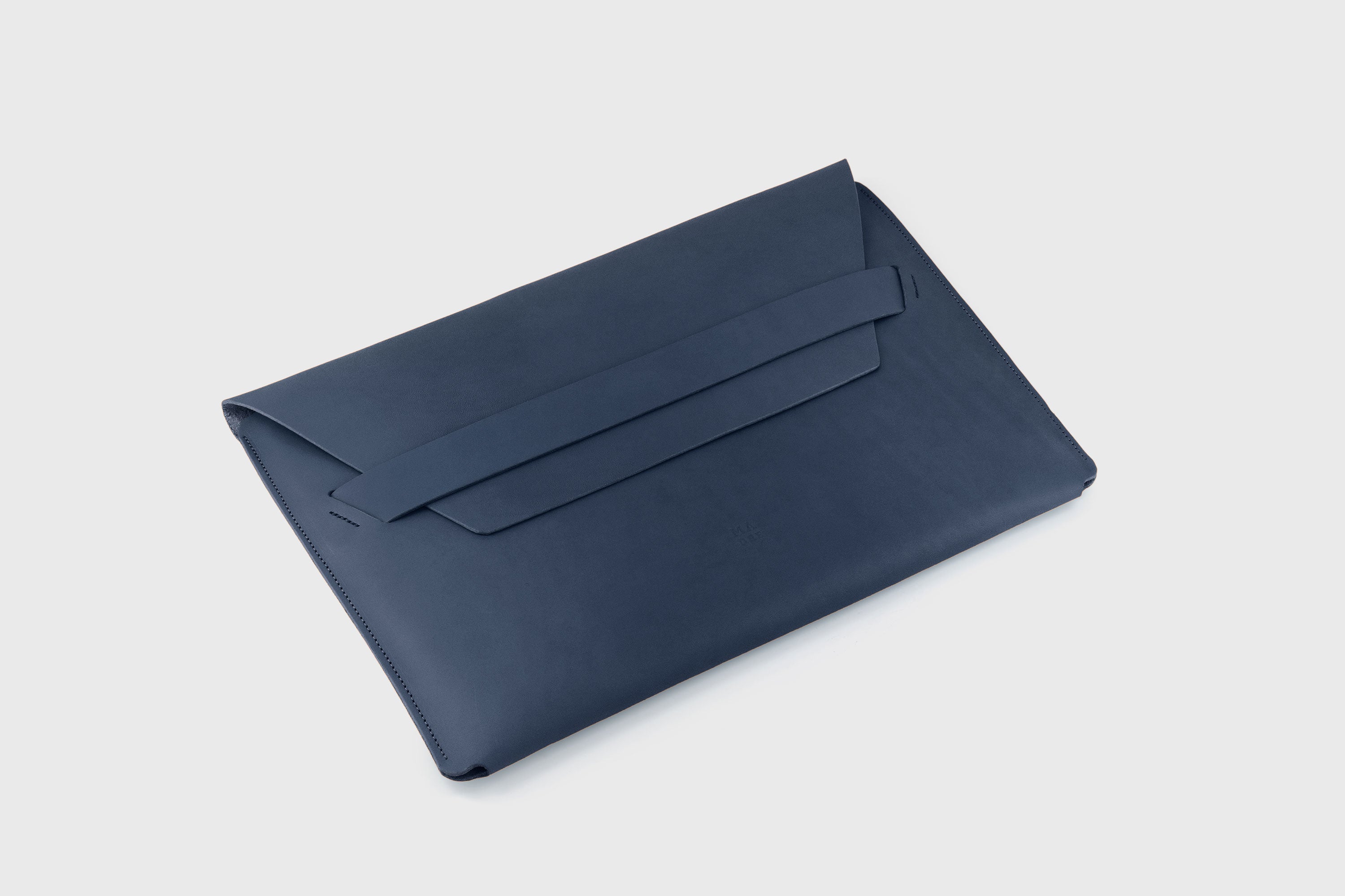 Leather Sleeve For MacBook Pro Air Marine Blue Color Full Grain Vegetable Tanned Leather Modern Minimalist Design Premium Quality Protection Business Sleek Atelier Madre Manuel Dreesmann Barcelona Spain