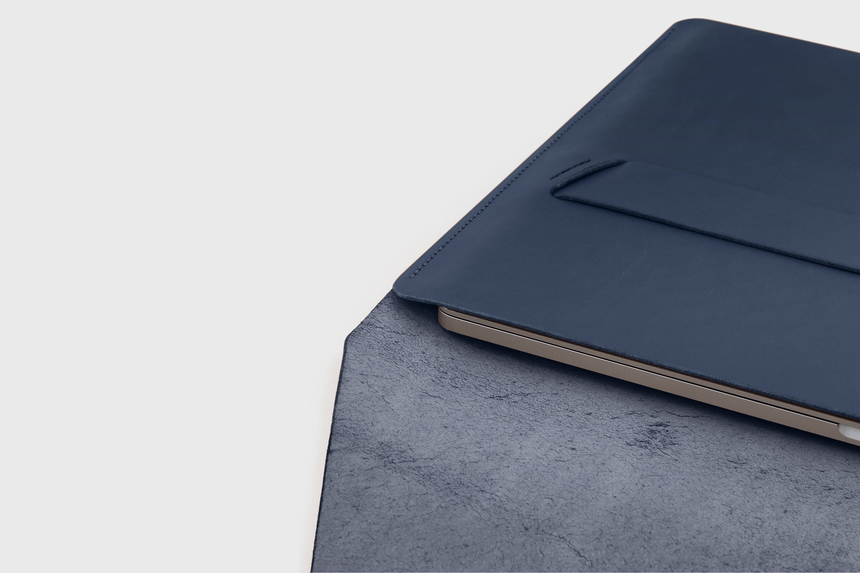 Leather Sleeve For MacBook Pro Air Marine Blue Color Full Grain Vegetable Tanned Leather Modern Minimalist Design Premium Quality Protection Business Sleek Atelier Madre Manuel Dreesmann Barcelona Spain