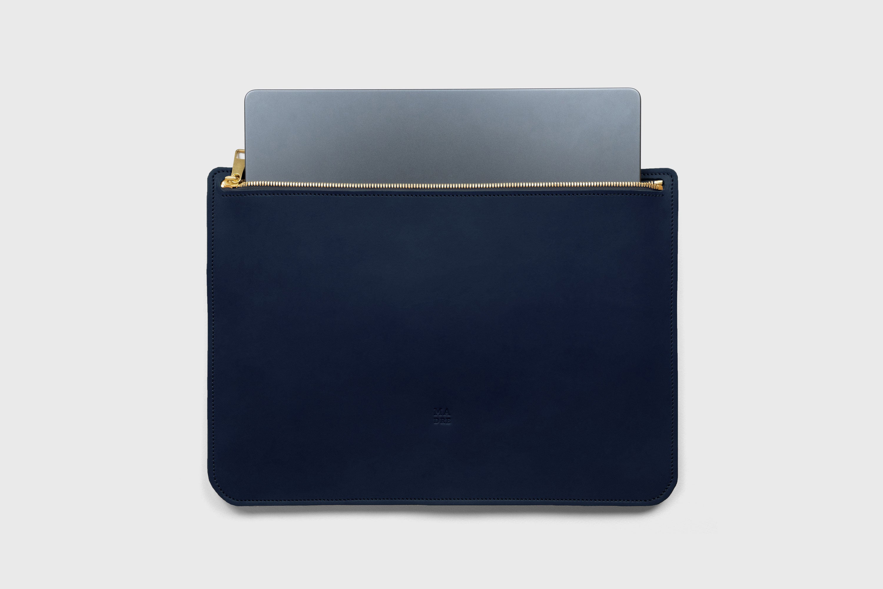 Leather Sleeve For MacBook Marine Blue Color Zipper Closure Protection Business Modern Minimalist Design Handcrafted High Quality Full Grain Vegetable Tanned Leather Atelier Madre Manuel Dreesmann Barcelona Spain