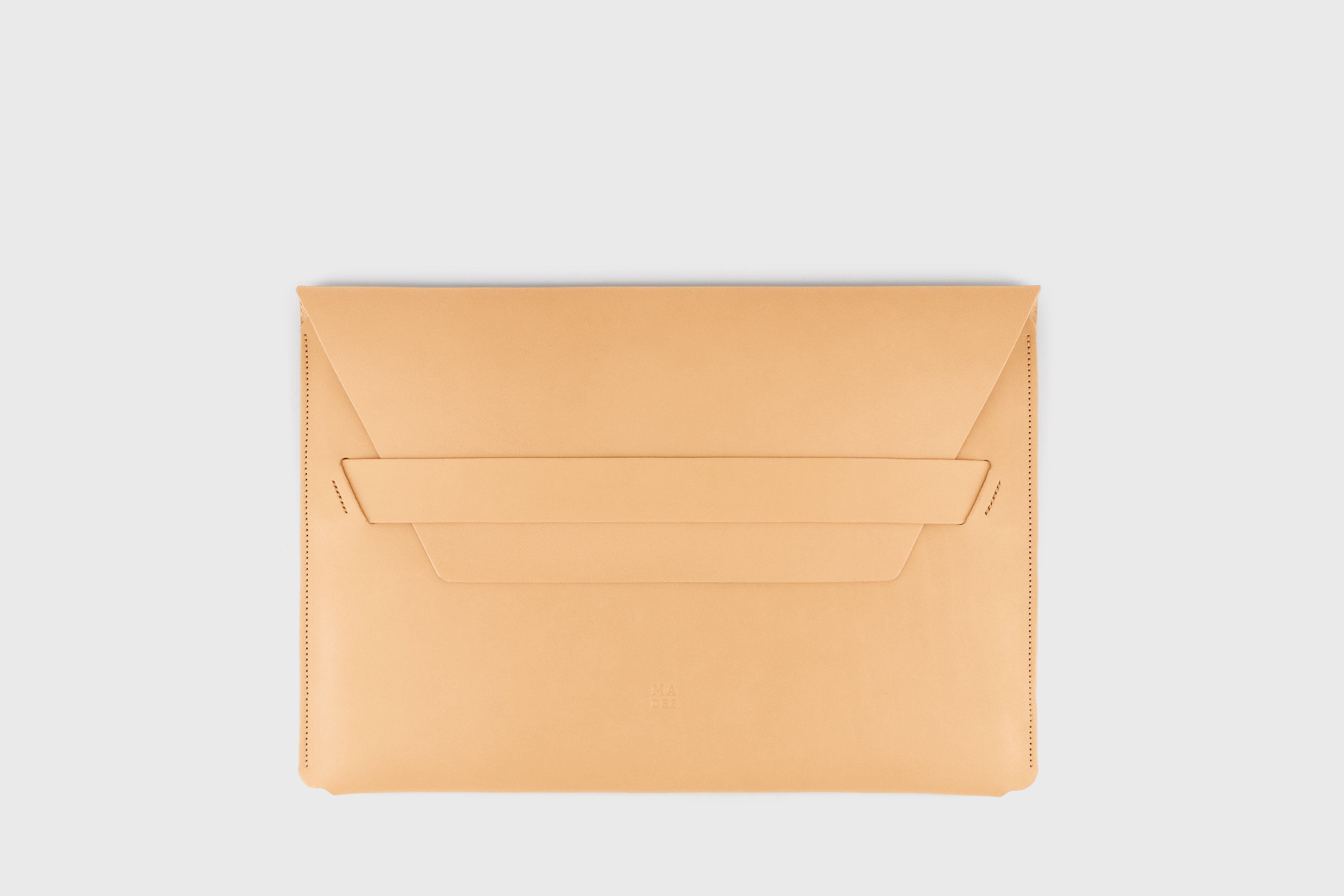 Leather Sleeve For MacBook Pro Air Natural  Color Full Grain Vegetable Tanned Leather Modern Minimalist Design Premium Quality Protection Business Sleek Atelier Madre Manuel Dreesmann Barcelona Spain