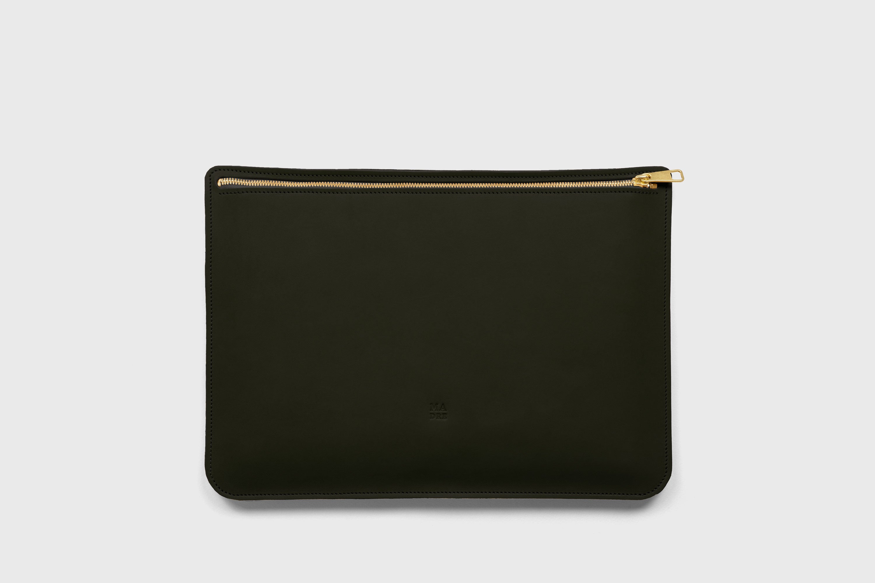 Leather Sleeve For MacBook Olive Green Color Zipper Closure Protection Business Modern Minimalist Design Handcrafted High Quality Full Grain Vegetable Tanned Leather Atelier Madre Manuel Dreesmann Barcelona Spain
